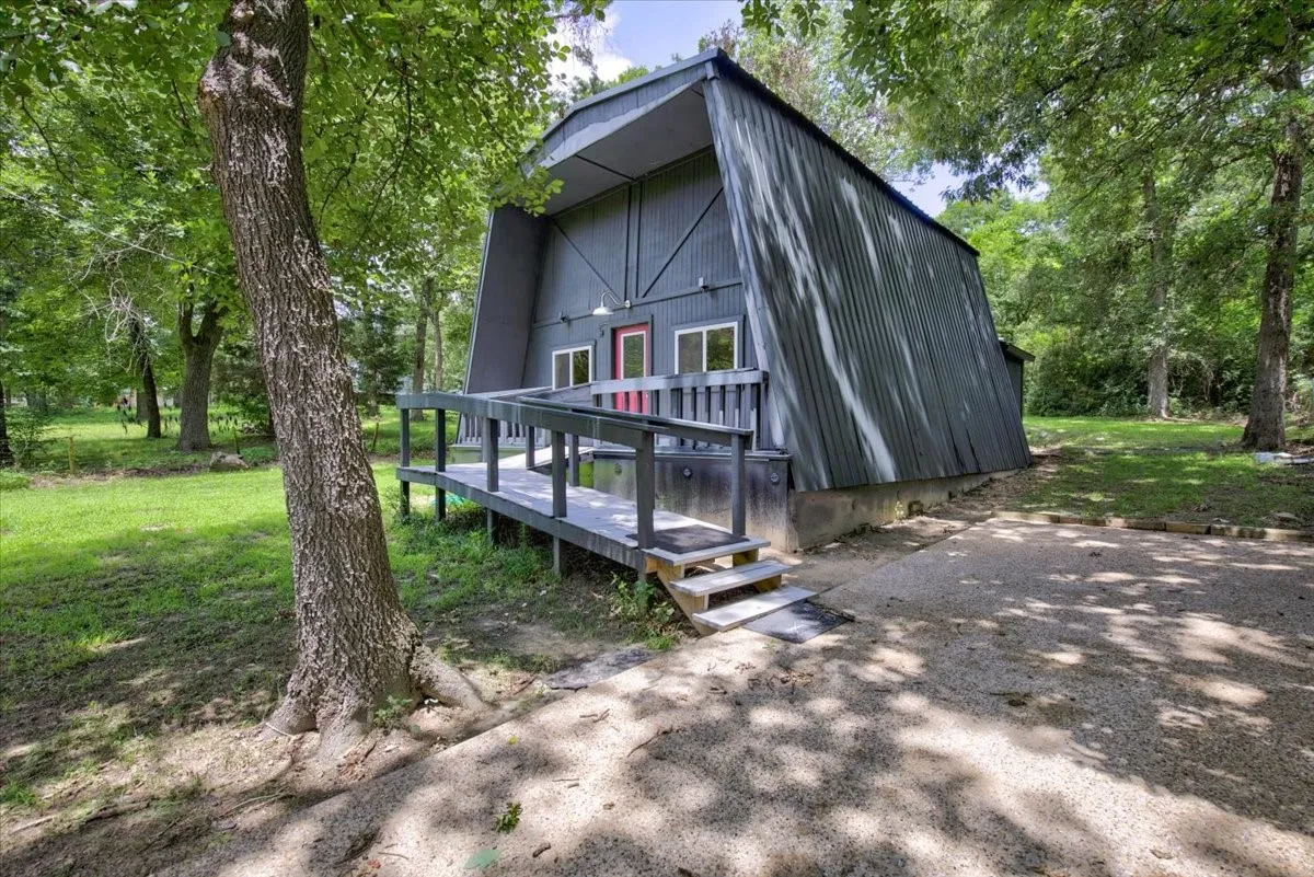 Single Family Residence For Sale in Henderson County , 7540 Buggy Hub Trail, Athens, Texas 75751, 3 Bedroom, 2 Bathroom, Garage spaces, 1,276 Sqft, built in 1981, mls#21302448, Real Estate Agent in Athens, Homes For Sale in Henderson county, Homes For Sale in Athens, Realtor in Athens Texas, Real Estate Brokerage Independent Realty Texas, Luminita Cordes Realtor