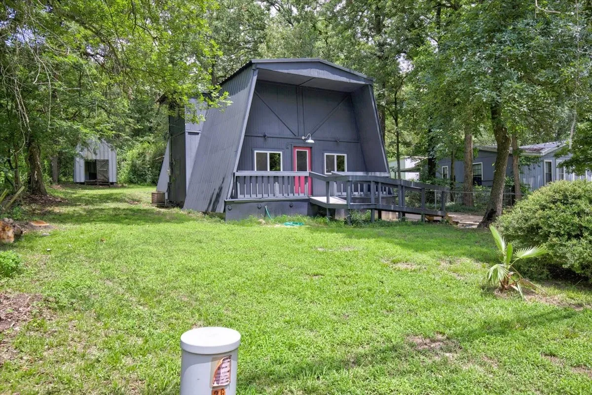 Single Family Residence For Sale in Henderson County , 7540 Buggy Hub Trail, Athens, Texas 75751, 3 Bedroom, 2 Bathroom, Garage spaces, 1,276 Sqft, built in 1981, mls#21302448, Real Estate Agent in Athens, Homes For Sale in Henderson county, Homes For Sale in Athens, Realtor in Athens Texas, Real Estate Brokerage Independent Realty Texas, Luminita Cordes Realtor