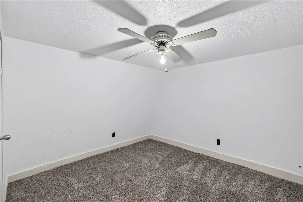 Single Family Residence For Sale in Henderson County , 7540 Buggy Hub Trail, Athens, Texas 75751, 3 Bedroom, 2 Bathroom, Garage spaces, 1,276 Sqft, built in 1981, mls#21302448, Real Estate Agent in Athens, Homes For Sale in Henderson county, Homes For Sale in Athens, Realtor in Athens Texas, Real Estate Brokerage Independent Realty Texas, Luminita Cordes Realtor
