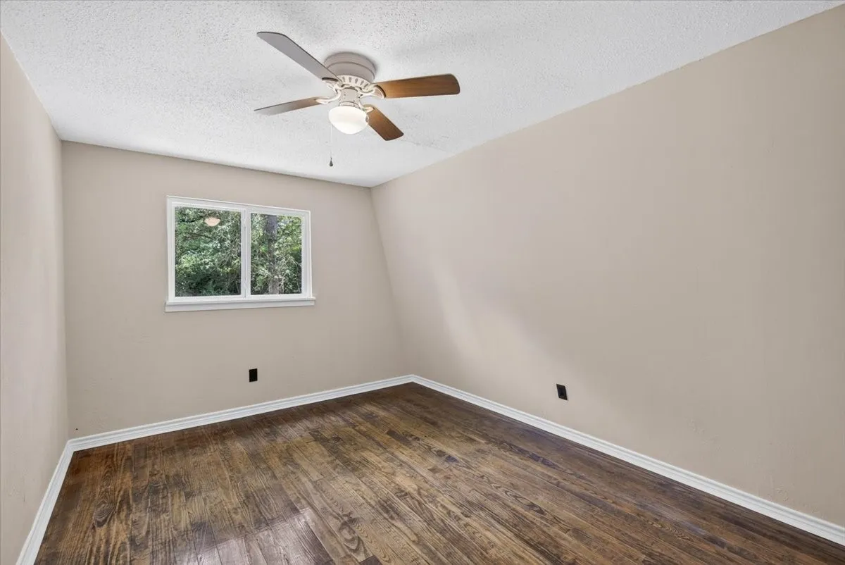 Single Family Residence For Sale in Henderson County , 7540 Buggy Hub Trail, Athens, Texas 75751, 3 Bedroom, 2 Bathroom, Garage spaces, 1,276 Sqft, built in 1981, mls#21302448, Real Estate Agent in Athens, Homes For Sale in Henderson county, Homes For Sale in Athens, Realtor in Athens Texas, Real Estate Brokerage Independent Realty Texas, Luminita Cordes Realtor