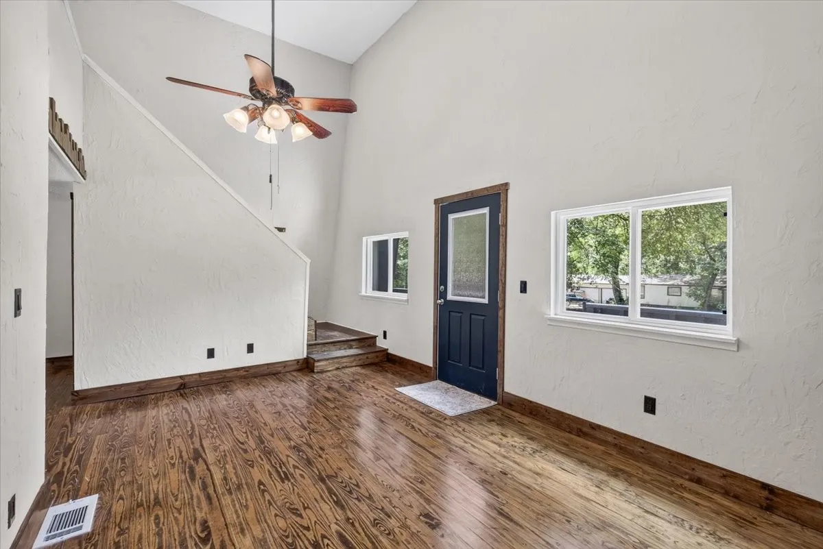 Single Family Residence For Sale in Henderson County , 7540 Buggy Hub Trail, Athens, Texas 75751, 3 Bedroom, 2 Bathroom, Garage spaces, 1,276 Sqft, built in 1981, mls#21302448, Real Estate Agent in Athens, Homes For Sale in Henderson county, Homes For Sale in Athens, Realtor in Athens Texas, Real Estate Brokerage Independent Realty Texas, Luminita Cordes Realtor