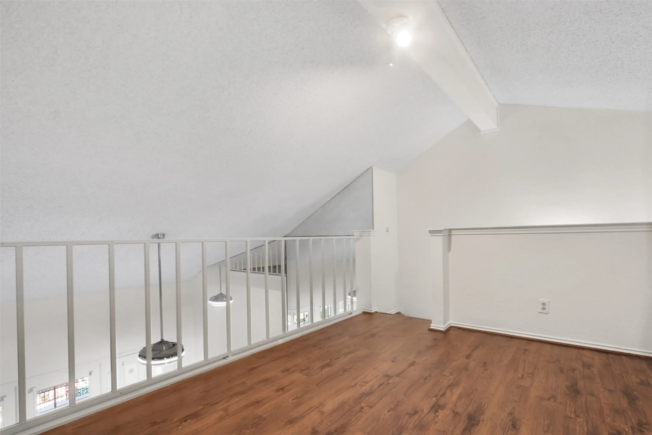 Condominium For Sale in Dallas County , 13215 Emily Road 2207, Dallas, Texas 75240, 1 Bedroom, 1 Bathroom, 1 Garage spaces, 838 Sqft, built in 1981, mls#21302459, Real Estate Agent in Dallas, Homes For Sale in Dallas county, Homes For Sale in Dallas, Realtor in Dallas Texas, Real Estate Brokerage Independent Realty Texas, Luminita Cordes Realtor