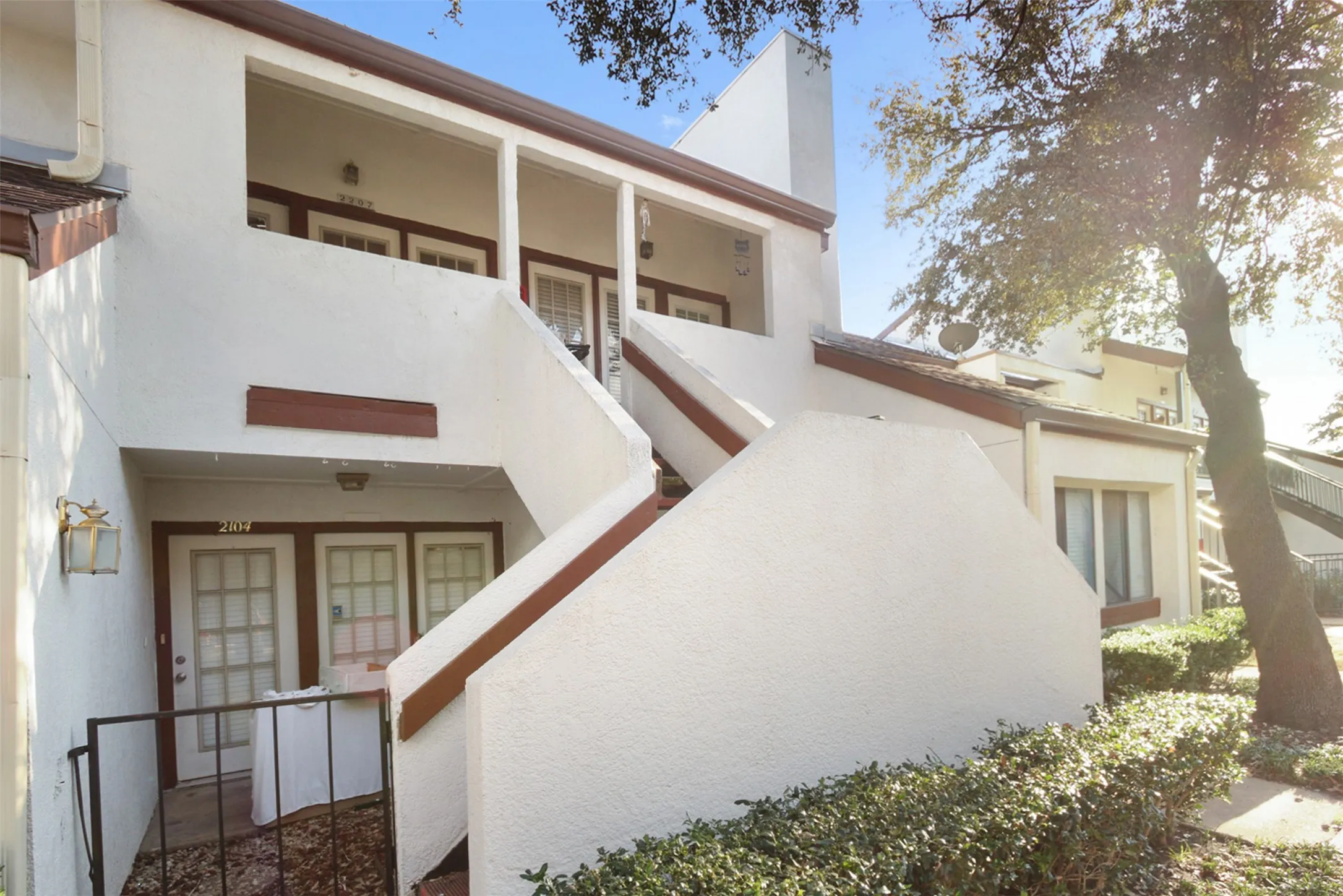 Condominium For Sale in Dallas County , 13215 Emily Road 2207, Dallas, Texas 75240, 1 Bedroom, 1 Bathroom, 1 Garage spaces, 838 Sqft, built in 1981, mls#21302459, Real Estate Agent in Dallas, Homes For Sale in Dallas county, Homes For Sale in Dallas, Realtor in Dallas Texas, Real Estate Brokerage Independent Realty Texas, Luminita Cordes Realtor