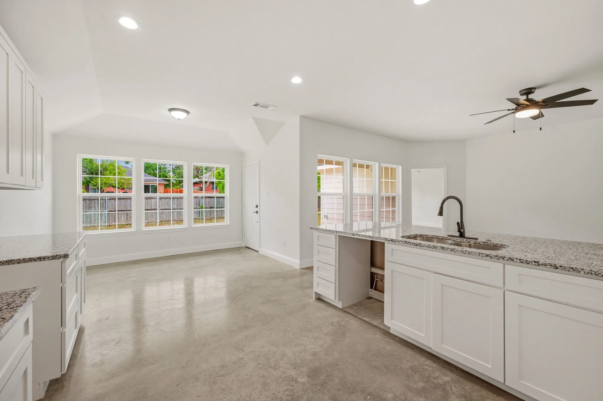 Single Family Residence For Sale in Parker County , 317 Ridgeway, Weatherford, Texas 76086, 3 Bedroom, 2 Bathroom, 2 Garage spaces, 1,450 Sqft, built in 2024, mls#21302148, Real Estate Agent in Weatherford, Homes For Sale in Parker county, Homes For Sale in Weatherford, Realtor in Weatherford Texas, Real Estate Brokerage Independent Realty Texas, Luminita Cordes Realtor