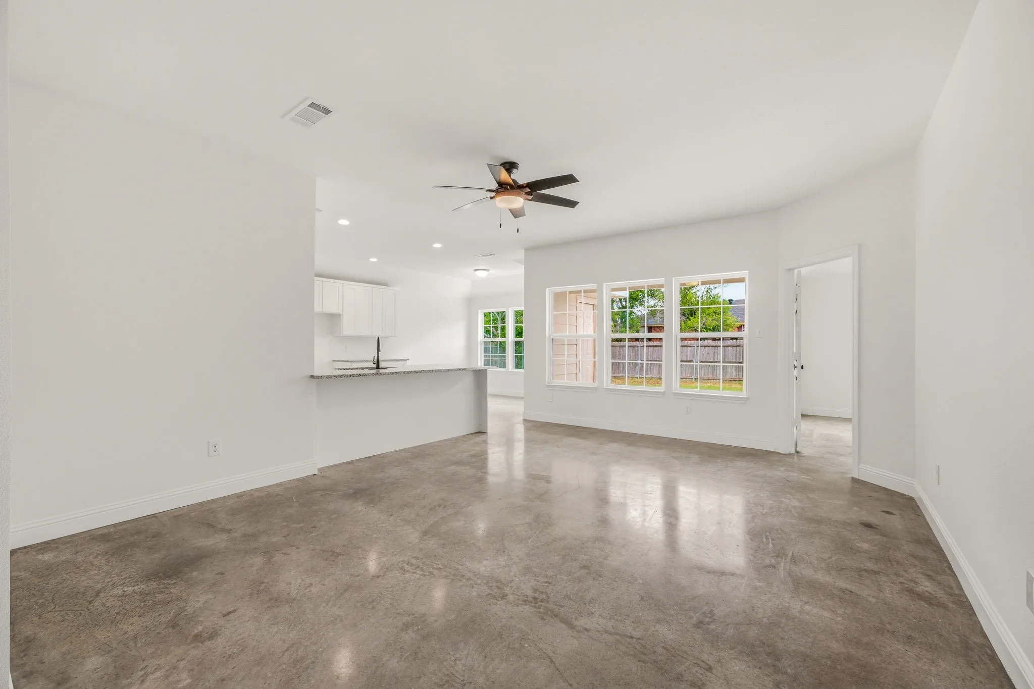 Single Family Residence For Sale in Parker County , 317 Ridgeway, Weatherford, Texas 76086, 3 Bedroom, 2 Bathroom, 2 Garage spaces, 1,450 Sqft, built in 2024, mls#21302148, Real Estate Agent in Weatherford, Homes For Sale in Parker county, Homes For Sale in Weatherford, Realtor in Weatherford Texas, Real Estate Brokerage Independent Realty Texas, Luminita Cordes Realtor