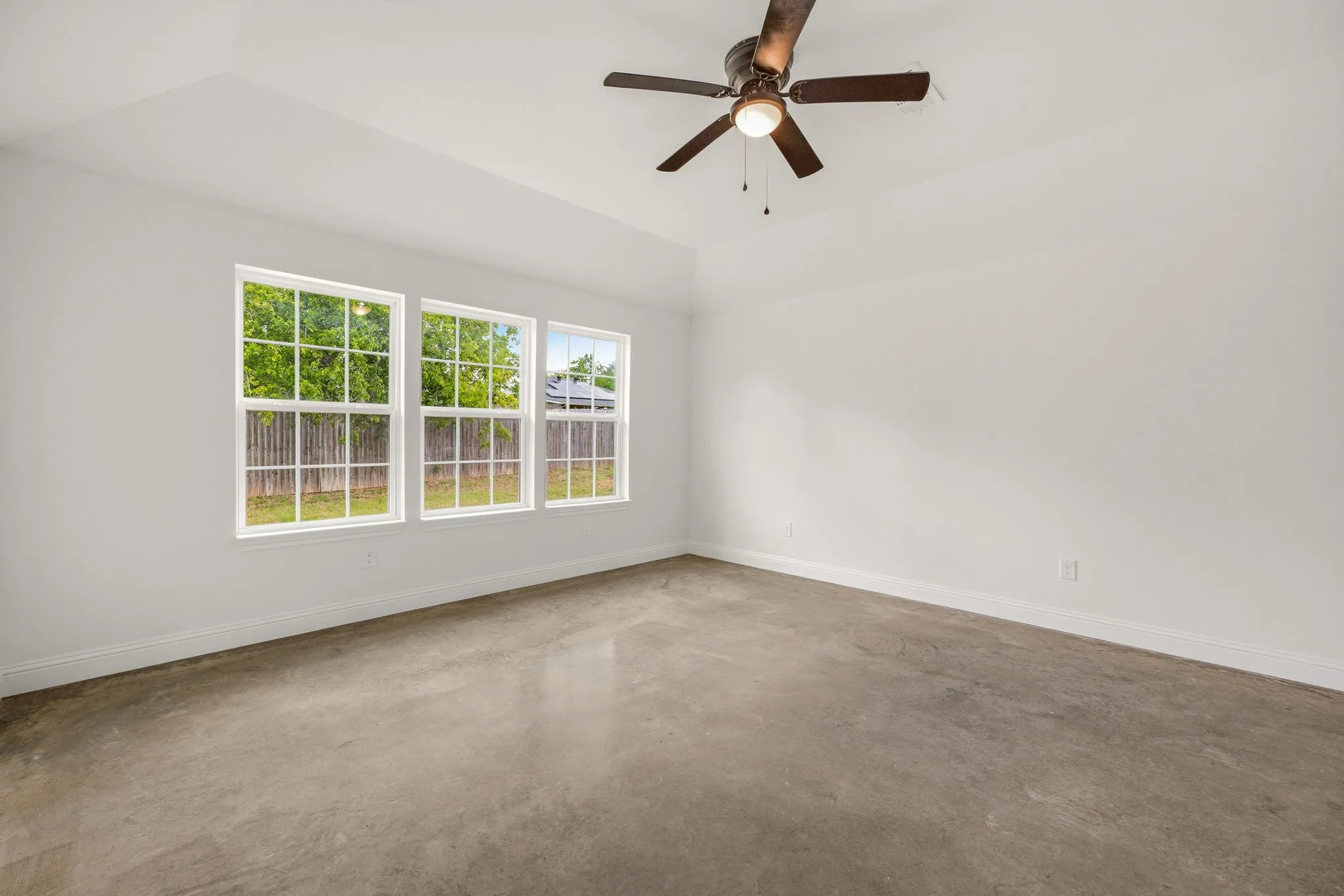 Single Family Residence For Sale in Parker County , 317 Ridgeway, Weatherford, Texas 76086, 3 Bedroom, 2 Bathroom, 2 Garage spaces, 1,450 Sqft, built in 2024, mls#21302148, Real Estate Agent in Weatherford, Homes For Sale in Parker county, Homes For Sale in Weatherford, Realtor in Weatherford Texas, Real Estate Brokerage Independent Realty Texas, Luminita Cordes Realtor