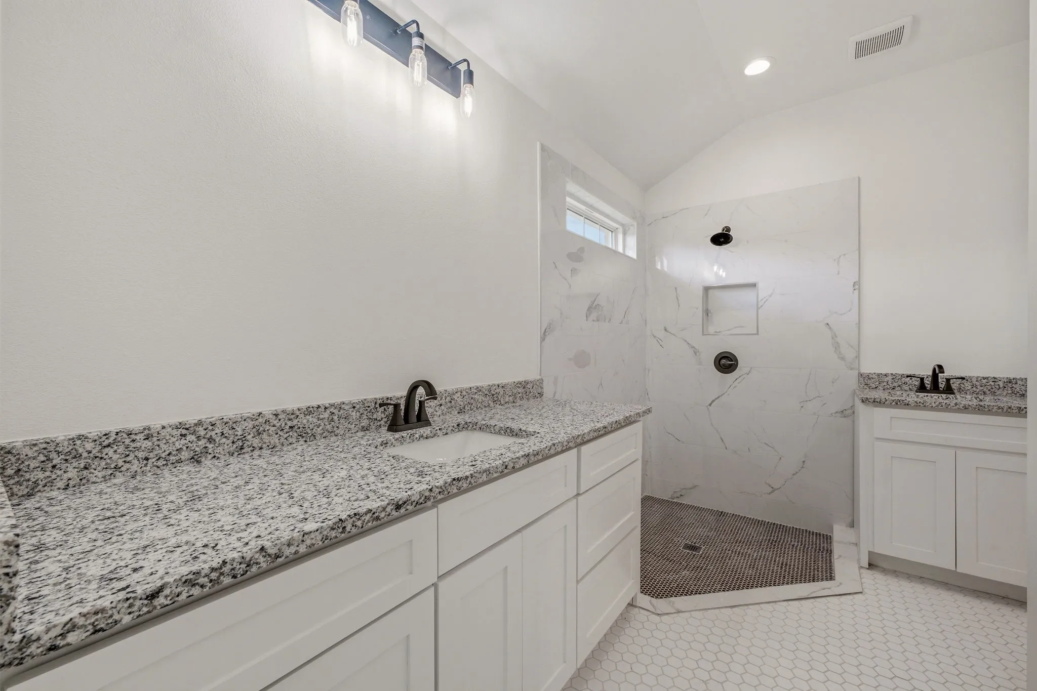 Single Family Residence For Sale in Parker County , 317 Ridgeway, Weatherford, Texas 76086, 3 Bedroom, 2 Bathroom, 2 Garage spaces, 1,450 Sqft, built in 2024, mls#21302148, Real Estate Agent in Weatherford, Homes For Sale in Parker county, Homes For Sale in Weatherford, Realtor in Weatherford Texas, Real Estate Brokerage Independent Realty Texas, Luminita Cordes Realtor
