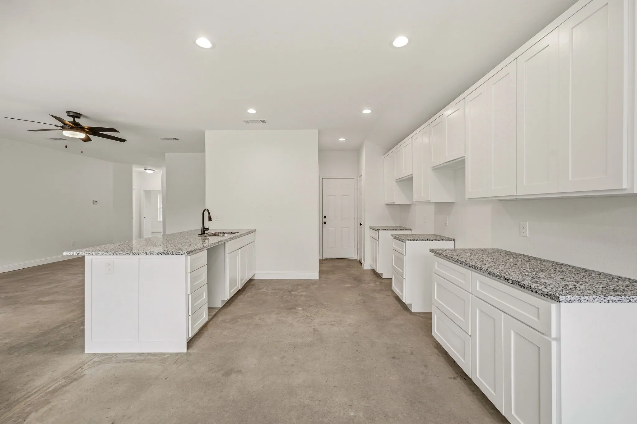 Single Family Residence For Sale in Parker County , 317 Ridgeway, Weatherford, Texas 76086, 3 Bedroom, 2 Bathroom, 2 Garage spaces, 1,450 Sqft, built in 2024, mls#21302148, Real Estate Agent in Weatherford, Homes For Sale in Parker county, Homes For Sale in Weatherford, Realtor in Weatherford Texas, Real Estate Brokerage Independent Realty Texas, Luminita Cordes Realtor