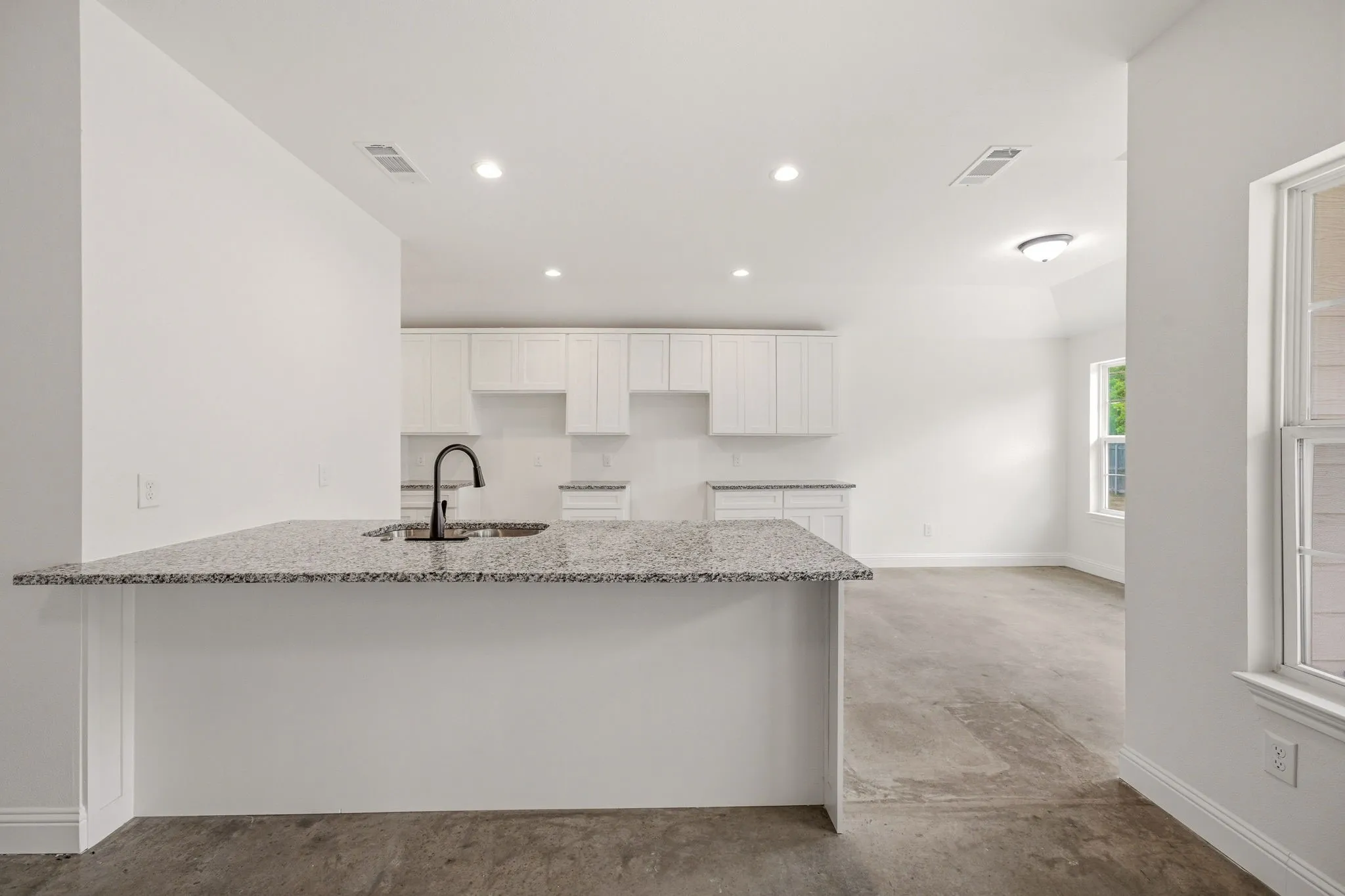 Single Family Residence For Sale in Parker County , 317 Ridgeway, Weatherford, Texas 76086, 3 Bedroom, 2 Bathroom, 2 Garage spaces, 1,450 Sqft, built in 2024, mls#21302148, Real Estate Agent in Weatherford, Homes For Sale in Parker county, Homes For Sale in Weatherford, Realtor in Weatherford Texas, Real Estate Brokerage Independent Realty Texas, Luminita Cordes Realtor