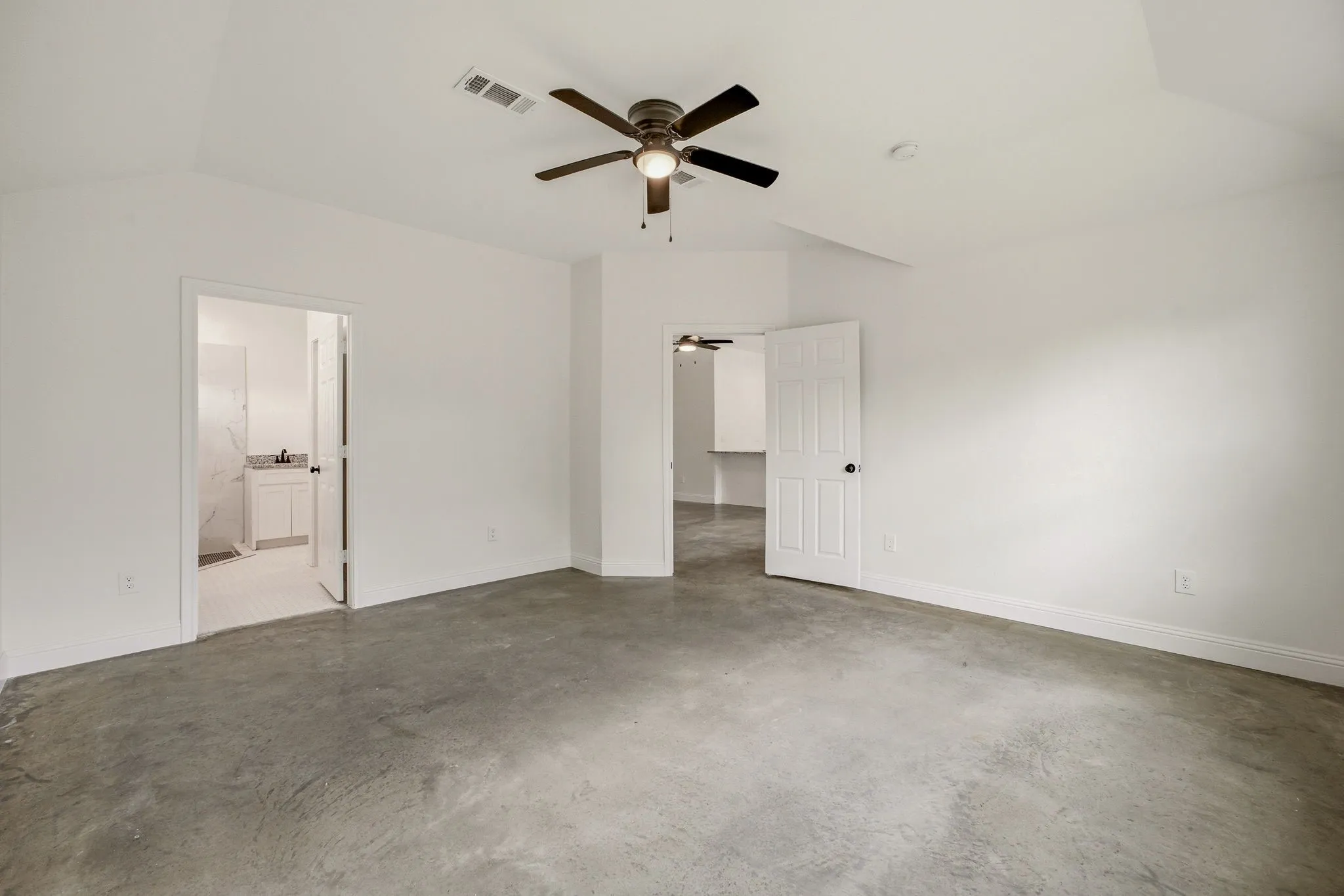 Single Family Residence For Sale in Parker County , 317 Ridgeway, Weatherford, Texas 76086, 3 Bedroom, 2 Bathroom, 2 Garage spaces, 1,450 Sqft, built in 2024, mls#21302148, Real Estate Agent in Weatherford, Homes For Sale in Parker county, Homes For Sale in Weatherford, Realtor in Weatherford Texas, Real Estate Brokerage Independent Realty Texas, Luminita Cordes Realtor