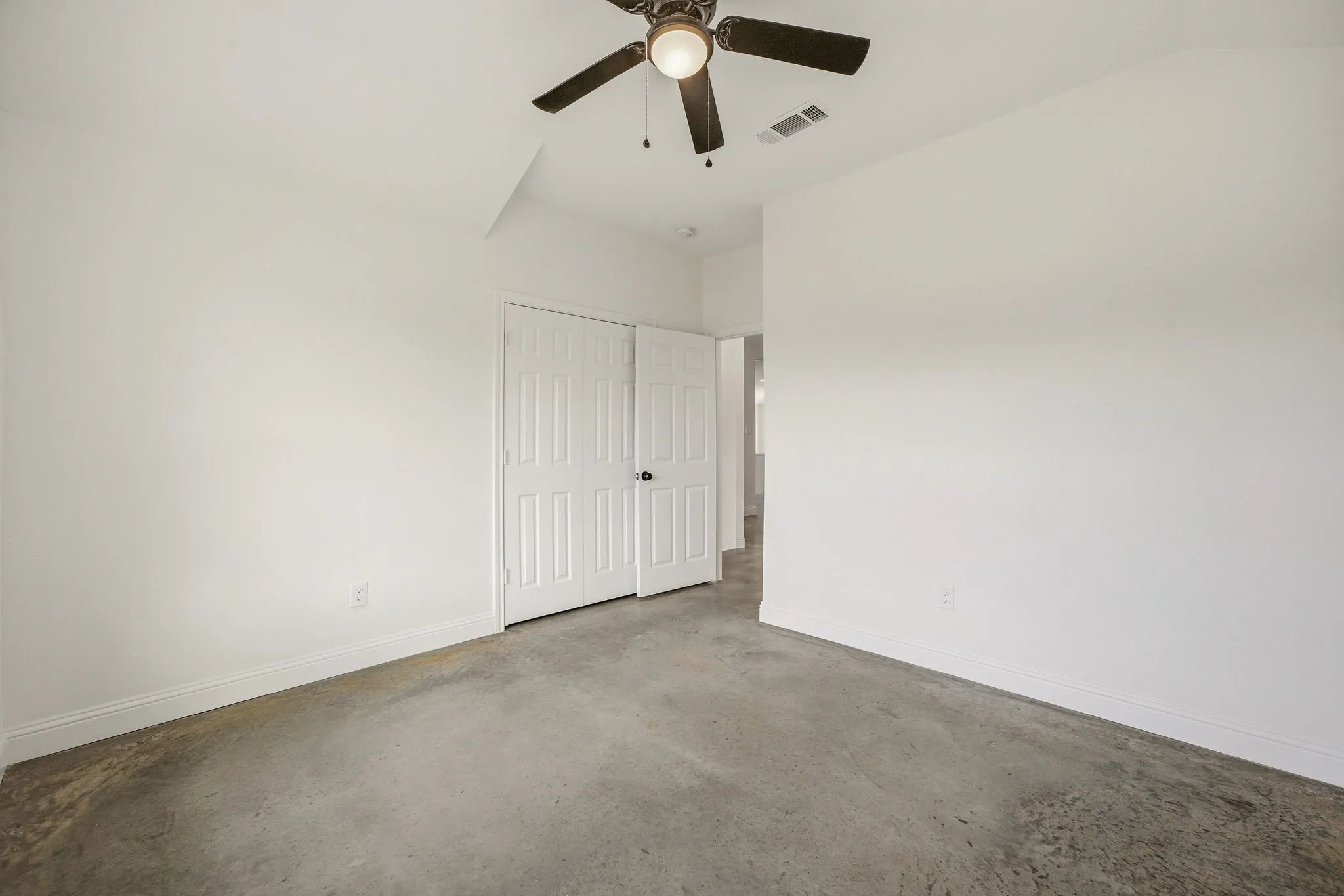 Single Family Residence For Sale in Parker County , 317 Ridgeway, Weatherford, Texas 76086, 3 Bedroom, 2 Bathroom, 2 Garage spaces, 1,450 Sqft, built in 2024, mls#21302148, Real Estate Agent in Weatherford, Homes For Sale in Parker county, Homes For Sale in Weatherford, Realtor in Weatherford Texas, Real Estate Brokerage Independent Realty Texas, Luminita Cordes Realtor