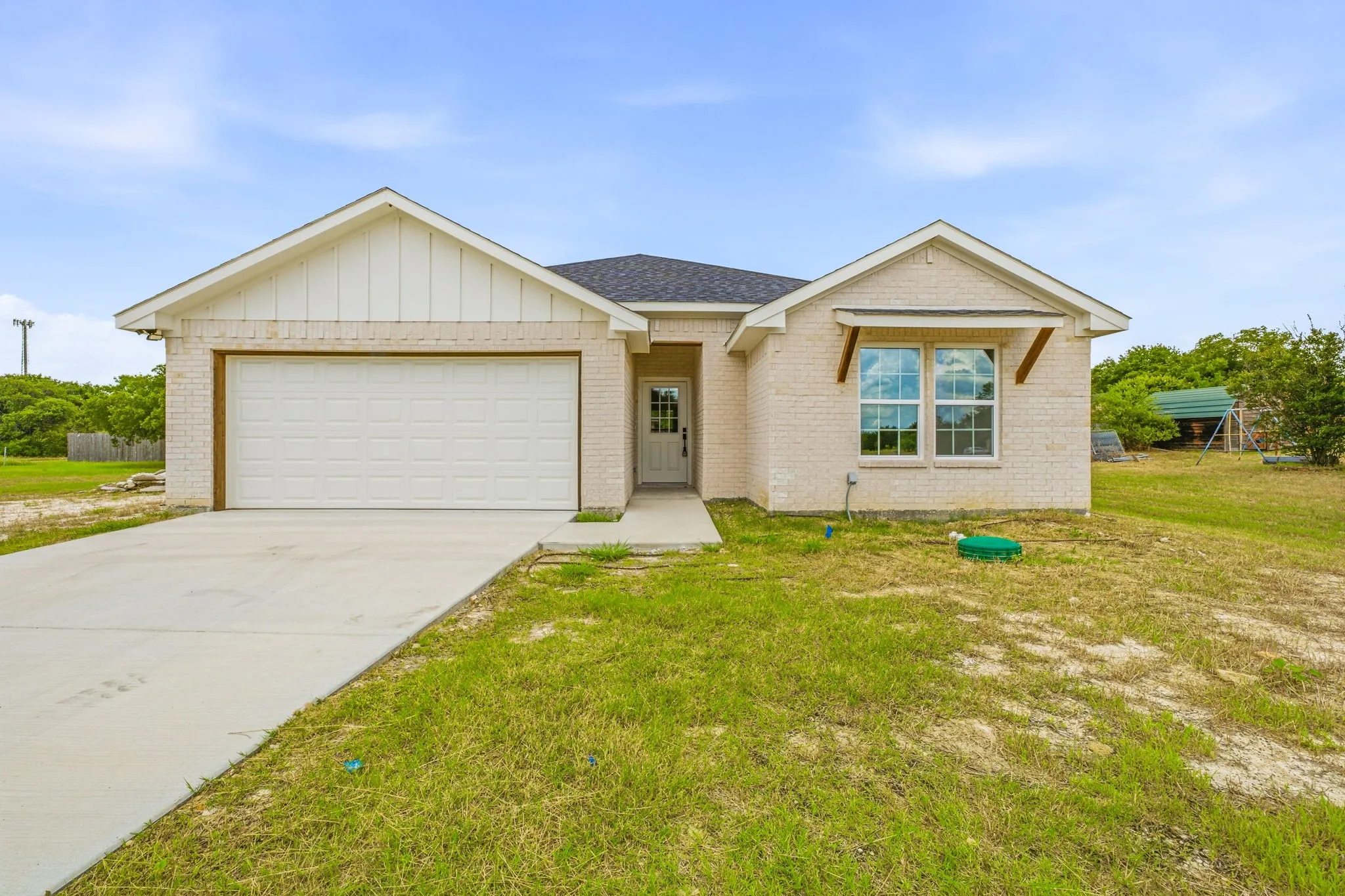 Single Family Residence For Sale in Parker County , 317 Ridgeway, Weatherford, Texas 76086, 3 Bedroom, 2 Bathroom, 2 Garage spaces, 1,450 Sqft, built in 2024, mls#21302148, Real Estate Agent in Weatherford, Homes For Sale in Parker county, Homes For Sale in Weatherford, Realtor in Weatherford Texas, Real Estate Brokerage Independent Realty Texas, Luminita Cordes Realtor