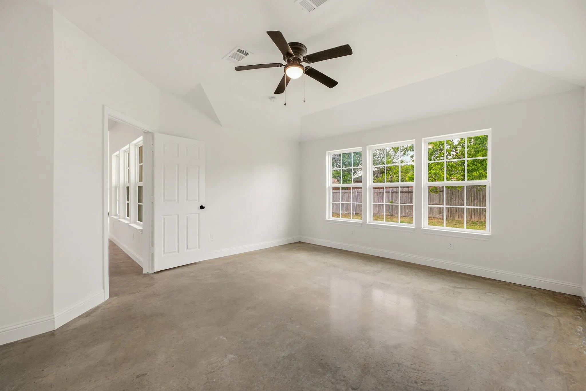 Single Family Residence For Sale in Parker County , 317 Ridgeway, Weatherford, Texas 76086, 3 Bedroom, 2 Bathroom, 2 Garage spaces, 1,450 Sqft, built in 2024, mls#21302148, Real Estate Agent in Weatherford, Homes For Sale in Parker county, Homes For Sale in Weatherford, Realtor in Weatherford Texas, Real Estate Brokerage Independent Realty Texas, Luminita Cordes Realtor