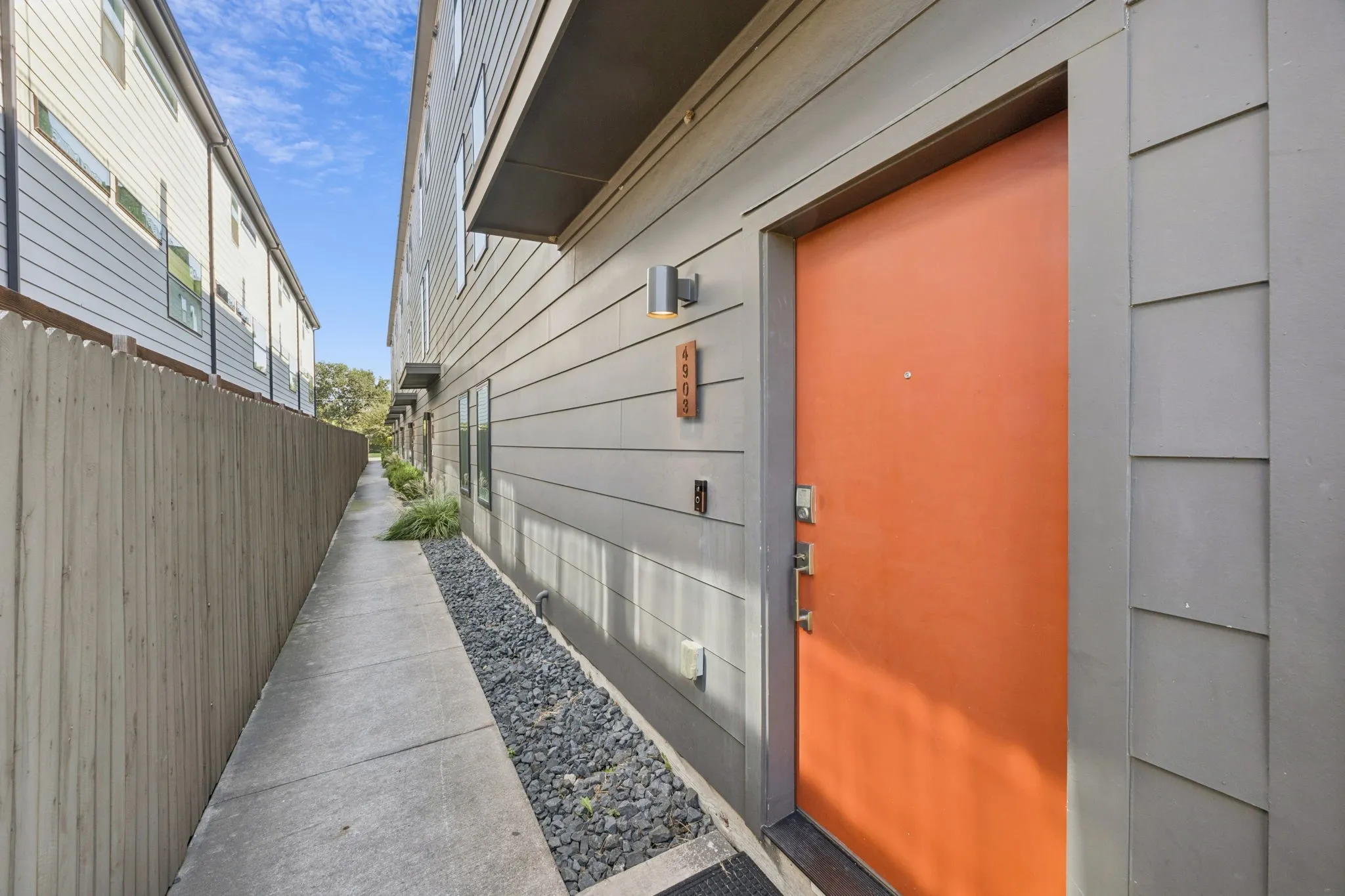 Townhouse For Sale in Dallas County , 4903 Jack Court, Dallas, Texas 75206, 2 Bedroom, 3 Bathroom, 2 Garage spaces, 2,048 Sqft, built in 2017, mls#21302484, Real Estate Agent in Dallas, Homes For Sale in Dallas county, Homes For Sale in Dallas, Realtor in Dallas Texas, Real Estate Brokerage Independent Realty Texas, Luminita Cordes Realtor