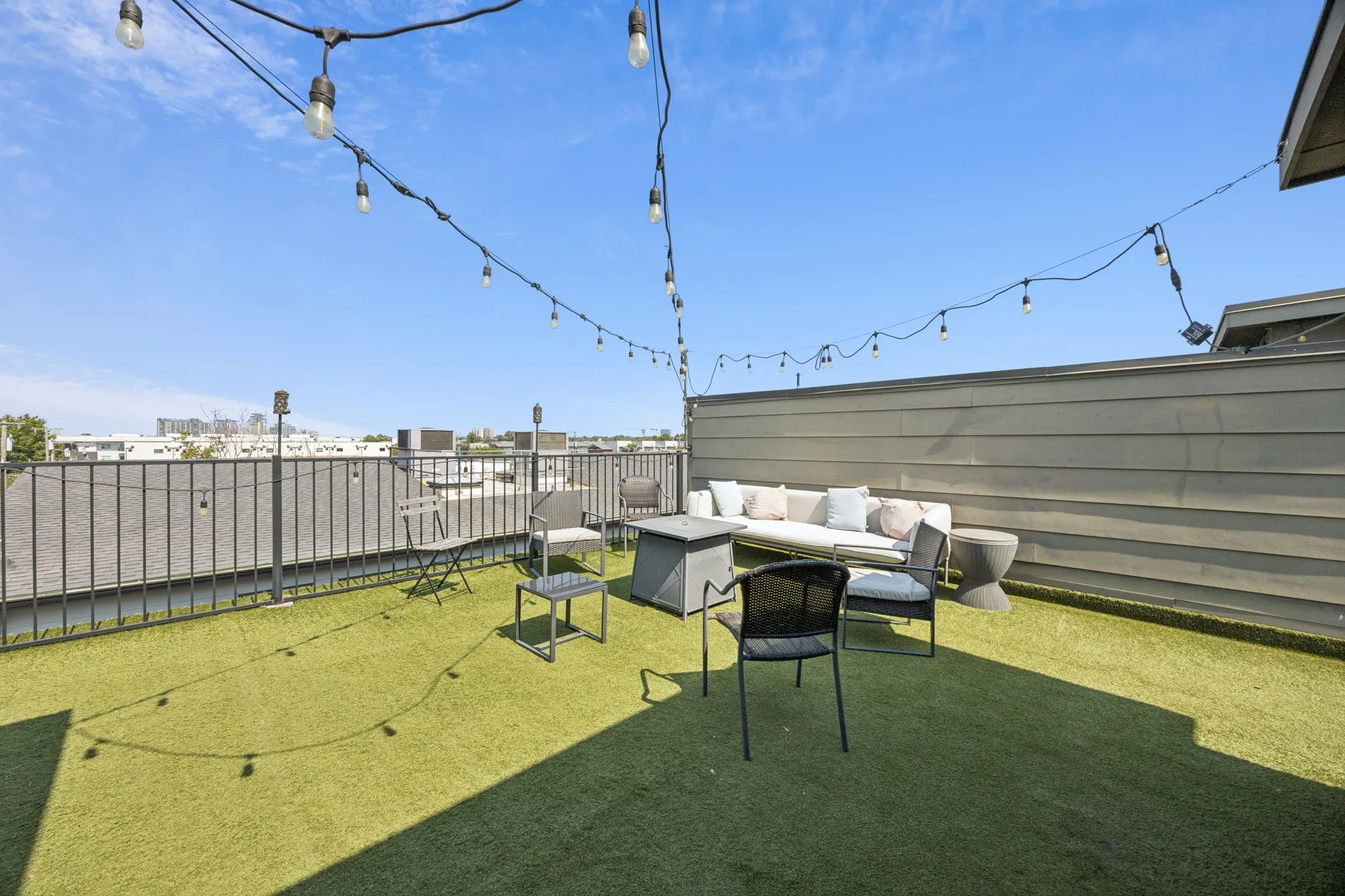Townhouse For Sale in Dallas County , 4903 Jack Court, Dallas, Texas 75206, 2 Bedroom, 3 Bathroom, 2 Garage spaces, 2,048 Sqft, built in 2017, mls#21302484, Real Estate Agent in Dallas, Homes For Sale in Dallas county, Homes For Sale in Dallas, Realtor in Dallas Texas, Real Estate Brokerage Independent Realty Texas, Luminita Cordes Realtor