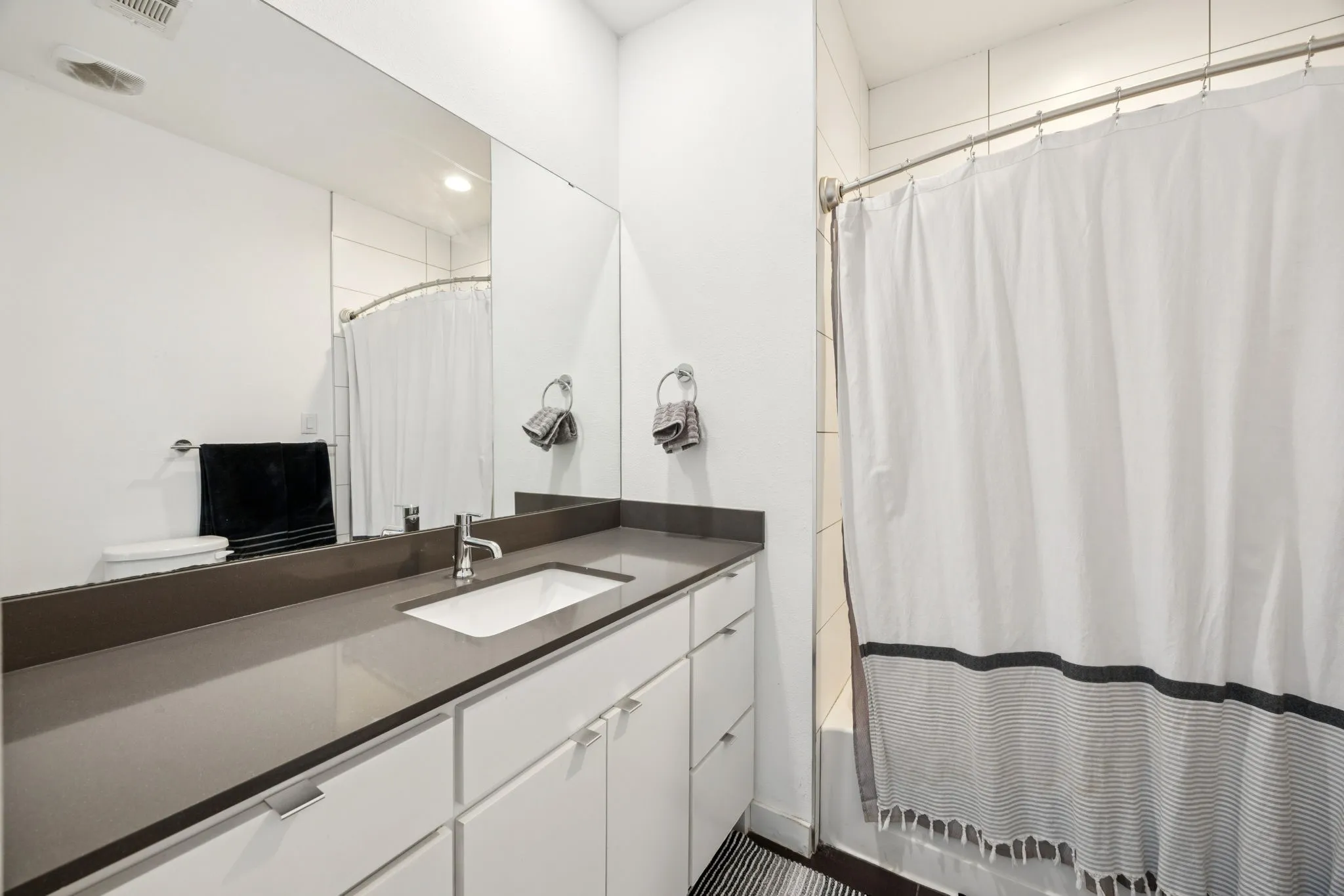 Townhouse For Sale in Dallas County , 4903 Jack Court, Dallas, Texas 75206, 2 Bedroom, 3 Bathroom, 2 Garage spaces, 2,048 Sqft, built in 2017, mls#21302484, Real Estate Agent in Dallas, Homes For Sale in Dallas county, Homes For Sale in Dallas, Realtor in Dallas Texas, Real Estate Brokerage Independent Realty Texas, Luminita Cordes Realtor