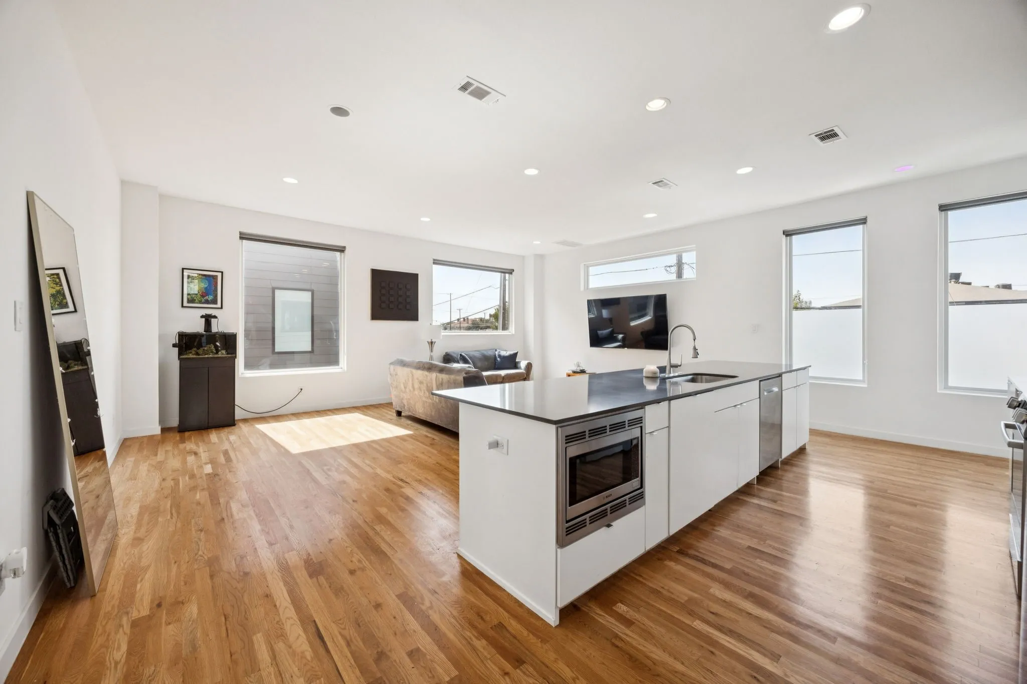 Townhouse For Sale in Dallas County , 4903 Jack Court, Dallas, Texas 75206, 2 Bedroom, 3 Bathroom, 2 Garage spaces, 2,048 Sqft, built in 2017, mls#21302484, Real Estate Agent in Dallas, Homes For Sale in Dallas county, Homes For Sale in Dallas, Realtor in Dallas Texas, Real Estate Brokerage Independent Realty Texas, Luminita Cordes Realtor