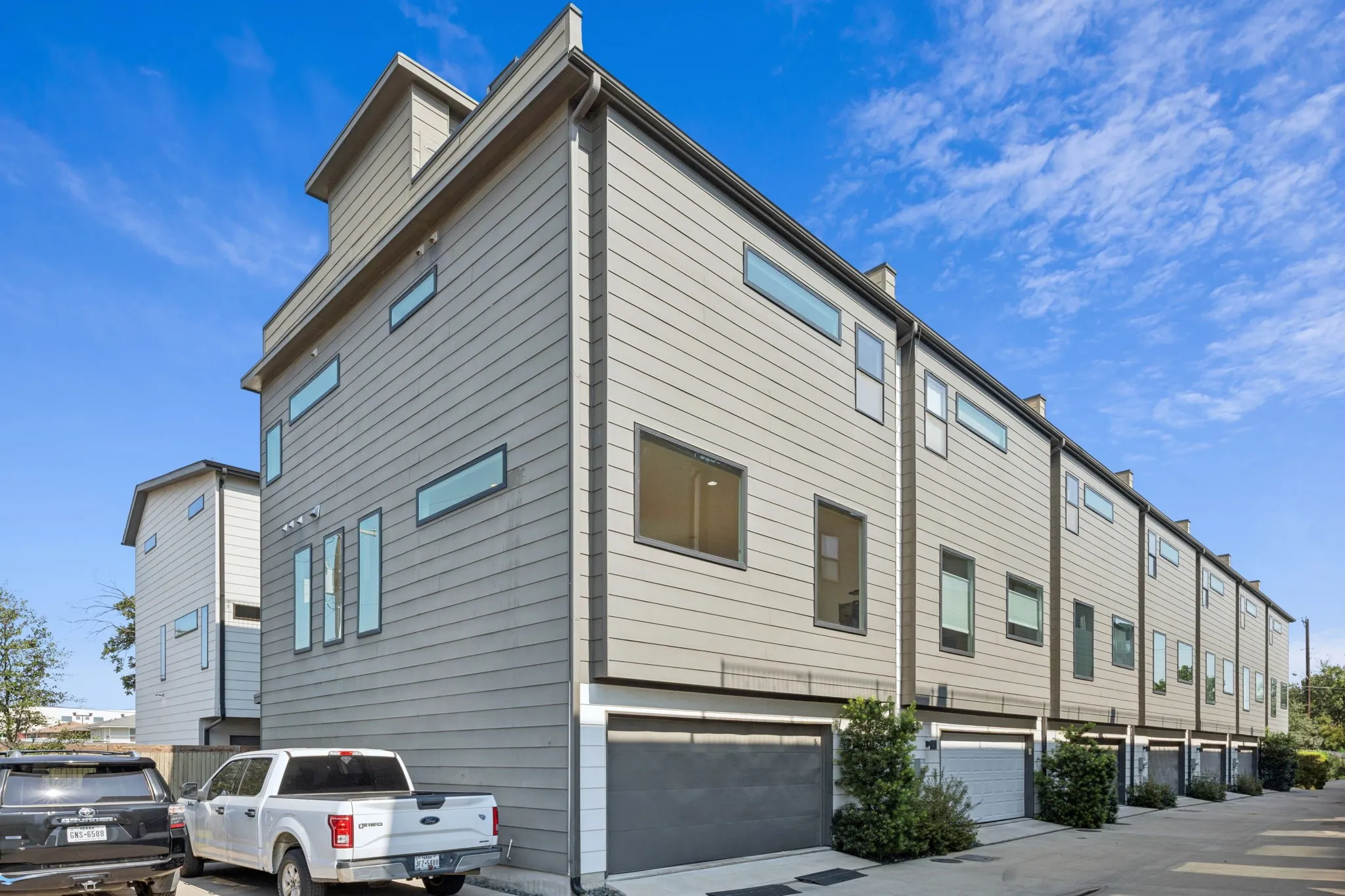 Townhouse For Sale in Dallas County , 4903 Jack Court, Dallas, Texas 75206, 2 Bedroom, 3 Bathroom, 2 Garage spaces, 2,048 Sqft, built in 2017, mls#21302484, Real Estate Agent in Dallas, Homes For Sale in Dallas county, Homes For Sale in Dallas, Realtor in Dallas Texas, Real Estate Brokerage Independent Realty Texas, Luminita Cordes Realtor
