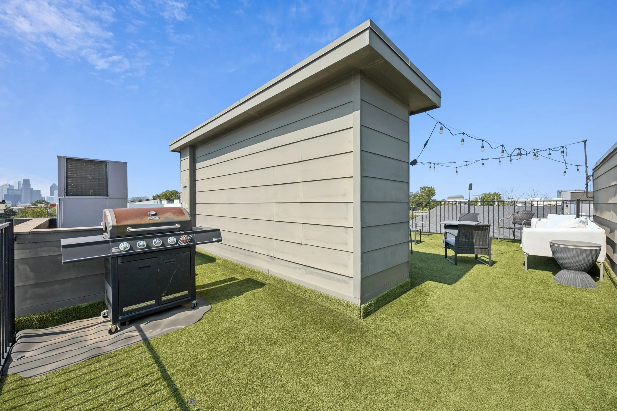 Townhouse For Sale in Dallas County , 4903 Jack Court, Dallas, Texas 75206, 2 Bedroom, 3 Bathroom, 2 Garage spaces, 2,048 Sqft, built in 2017, mls#21302484, Real Estate Agent in Dallas, Homes For Sale in Dallas county, Homes For Sale in Dallas, Realtor in Dallas Texas, Real Estate Brokerage Independent Realty Texas, Luminita Cordes Realtor