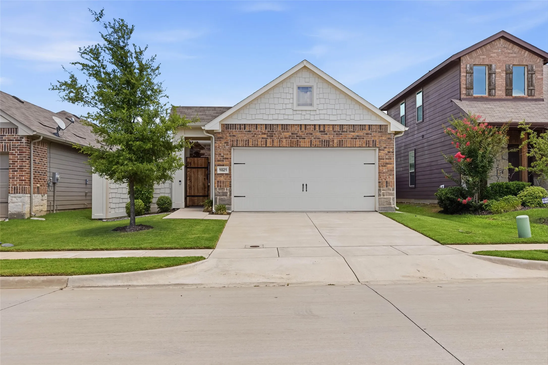 Single Family Residence For Sale in Denton County , 1021 Mason Street, Aubrey, Texas 76227, 3 Bedroom, 2 Bathroom, 2 Garage spaces, 1,637 Sqft, built in 2020, mls#21302298, Real Estate Agent in Aubrey, Homes For Sale in Denton county, Homes For Sale in Aubrey, Realtor in Aubrey Texas, Real Estate Brokerage Independent Realty Texas, Luminita Cordes Realtor