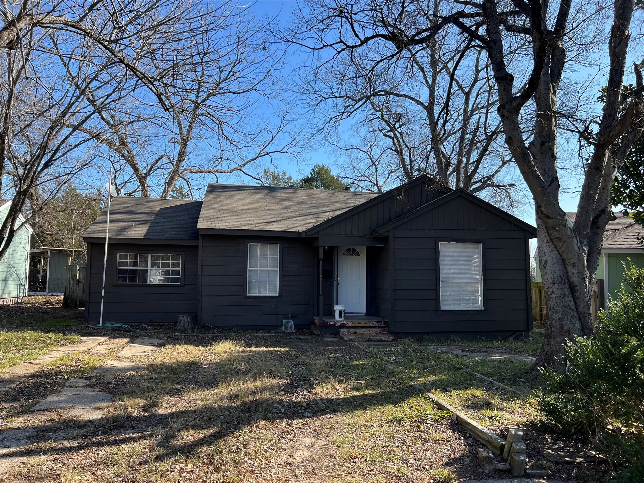 Single Family Residence For Sale in Hunt County , 1104 Bell Drive, Greenville, Texas 75401, 3 Bedrooms, 1 Bathroom, Garage spaces, 1,157 Sqft, built in 1975, Price $119,000, mls#21302496, Real Estate Agent in Greenville, Homes For Sale in Hunt county, Homes For Sale in Greenville, Realtor in Greenville Texas, Real Estate Brokerage Independent Realty Texas, Luminita Cordes Realtor