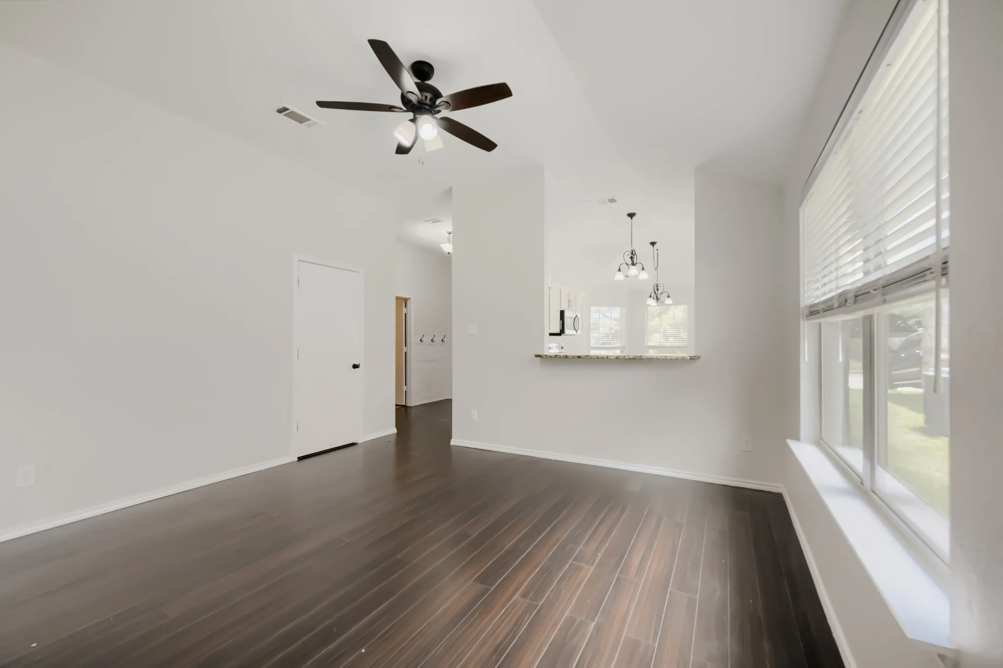 Single Family Residence For Sale in Parker County , 128 Tall Meadow Street, Azle, Texas 76020, 3 Bedroom, 2 Bathroom, 2 Garage spaces, 1,603 Sqft, built in 2006, mls#21256408, Real Estate Agent in Azle, Homes For Sale in Parker county, Homes For Sale in Azle, Realtor in Azle Texas, Real Estate Brokerage Independent Realty Texas, Luminita Cordes Realtor
