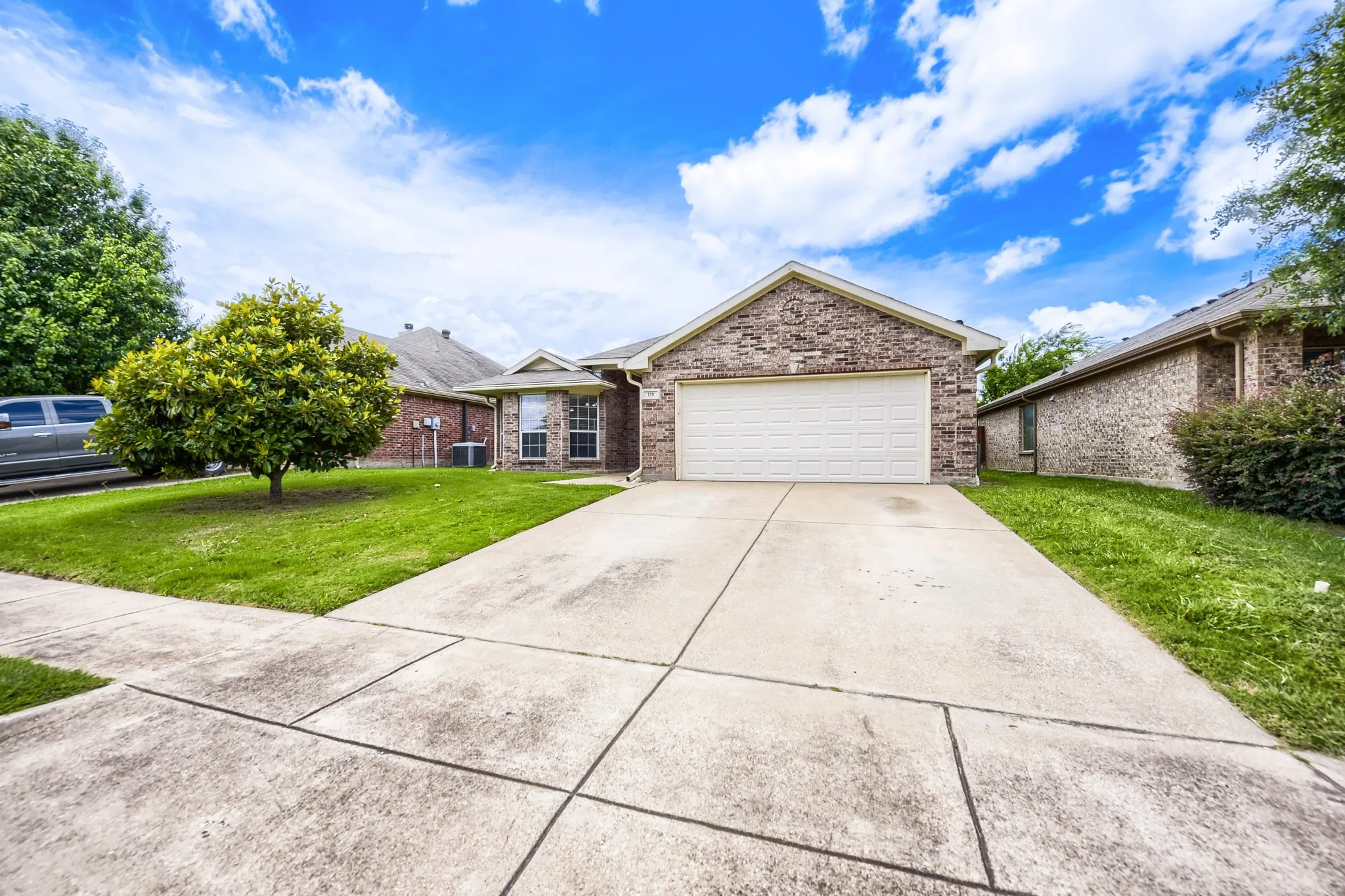 Single Family Residence For Sale in Parker County , 128 Tall Meadow Street, Azle, Texas 76020, 3 Bedroom, 2 Bathroom, 2 Garage spaces, 1,603 Sqft, built in 2006, mls#21256408, Real Estate Agent in Azle, Homes For Sale in Parker county, Homes For Sale in Azle, Realtor in Azle Texas, Real Estate Brokerage Independent Realty Texas, Luminita Cordes Realtor
