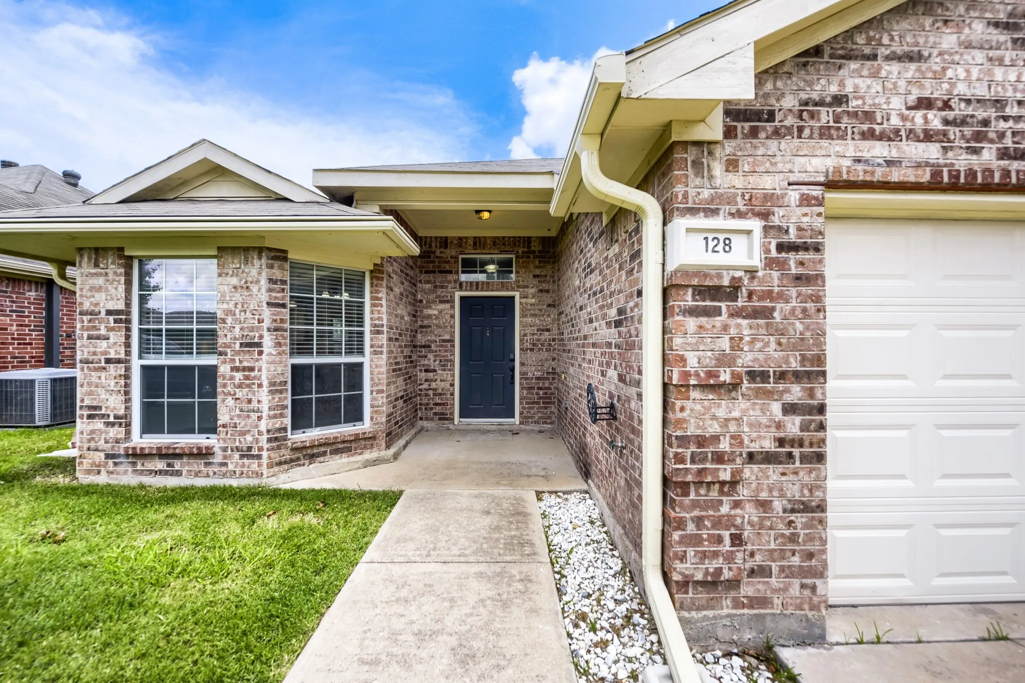 Single Family Residence For Sale in Parker County , 128 Tall Meadow Street, Azle, Texas 76020, 3 Bedroom, 2 Bathroom, 2 Garage spaces, 1,603 Sqft, built in 2006, mls#21256408, Real Estate Agent in Azle, Homes For Sale in Parker county, Homes For Sale in Azle, Realtor in Azle Texas, Real Estate Brokerage Independent Realty Texas, Luminita Cordes Realtor