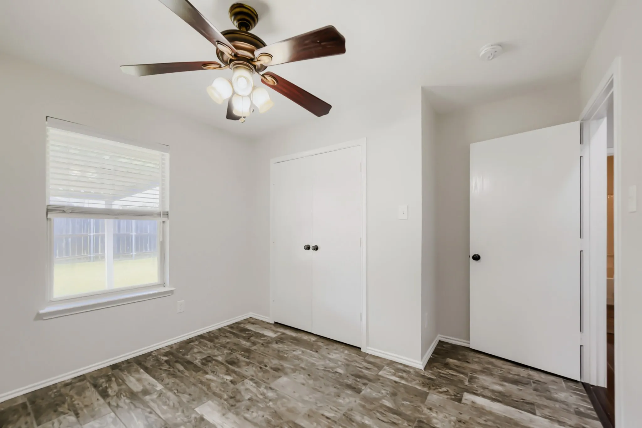 Single Family Residence For Sale in Parker County , 128 Tall Meadow Street, Azle, Texas 76020, 3 Bedroom, 2 Bathroom, 2 Garage spaces, 1,603 Sqft, built in 2006, mls#21256408, Real Estate Agent in Azle, Homes For Sale in Parker county, Homes For Sale in Azle, Realtor in Azle Texas, Real Estate Brokerage Independent Realty Texas, Luminita Cordes Realtor
