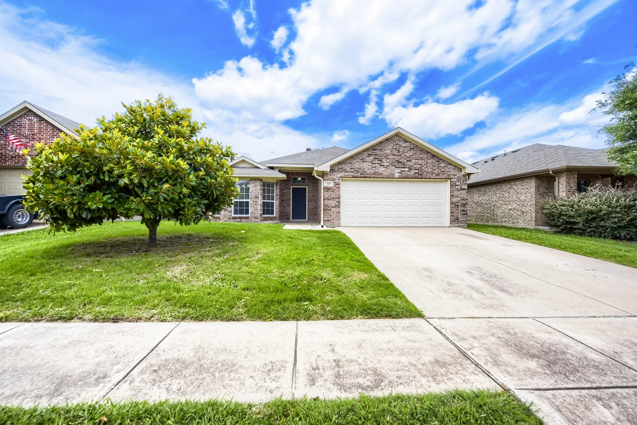 Single Family Residence For Sale in Parker County , 128 Tall Meadow Street, Azle, Texas 76020, 3 Bedroom, 2 Bathroom, 2 Garage spaces, 1,603 Sqft, built in 2006, mls#21256408, Real Estate Agent in Azle, Homes For Sale in Parker county, Homes For Sale in Azle, Realtor in Azle Texas, Real Estate Brokerage Independent Realty Texas, Luminita Cordes Realtor