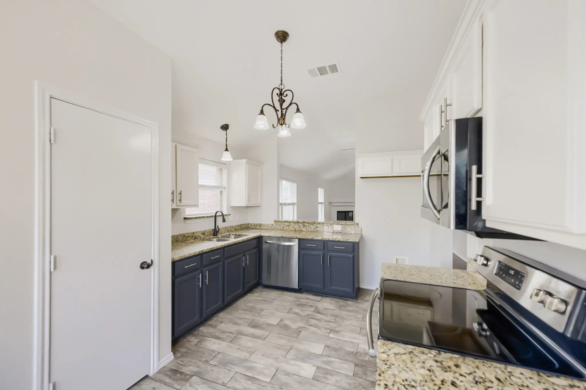 Single Family Residence For Sale in Parker County , 128 Tall Meadow Street, Azle, Texas 76020, 3 Bedroom, 2 Bathroom, 2 Garage spaces, 1,603 Sqft, built in 2006, mls#21256408, Real Estate Agent in Azle, Homes For Sale in Parker county, Homes For Sale in Azle, Realtor in Azle Texas, Real Estate Brokerage Independent Realty Texas, Luminita Cordes Realtor