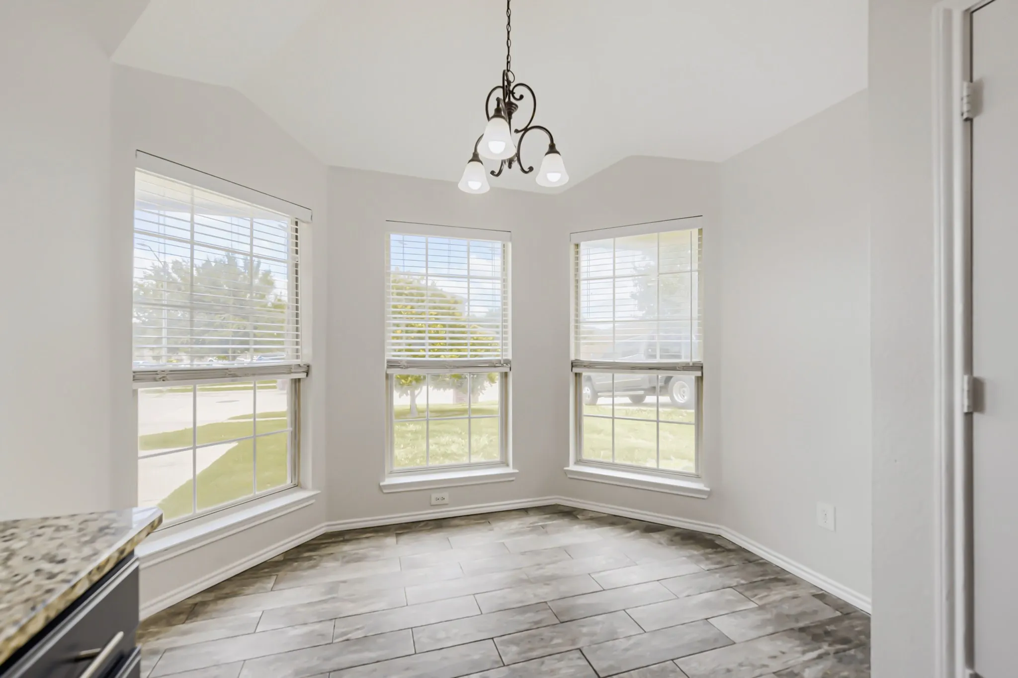Single Family Residence For Sale in Parker County , 128 Tall Meadow Street, Azle, Texas 76020, 3 Bedroom, 2 Bathroom, 2 Garage spaces, 1,603 Sqft, built in 2006, mls#21256408, Real Estate Agent in Azle, Homes For Sale in Parker county, Homes For Sale in Azle, Realtor in Azle Texas, Real Estate Brokerage Independent Realty Texas, Luminita Cordes Realtor
