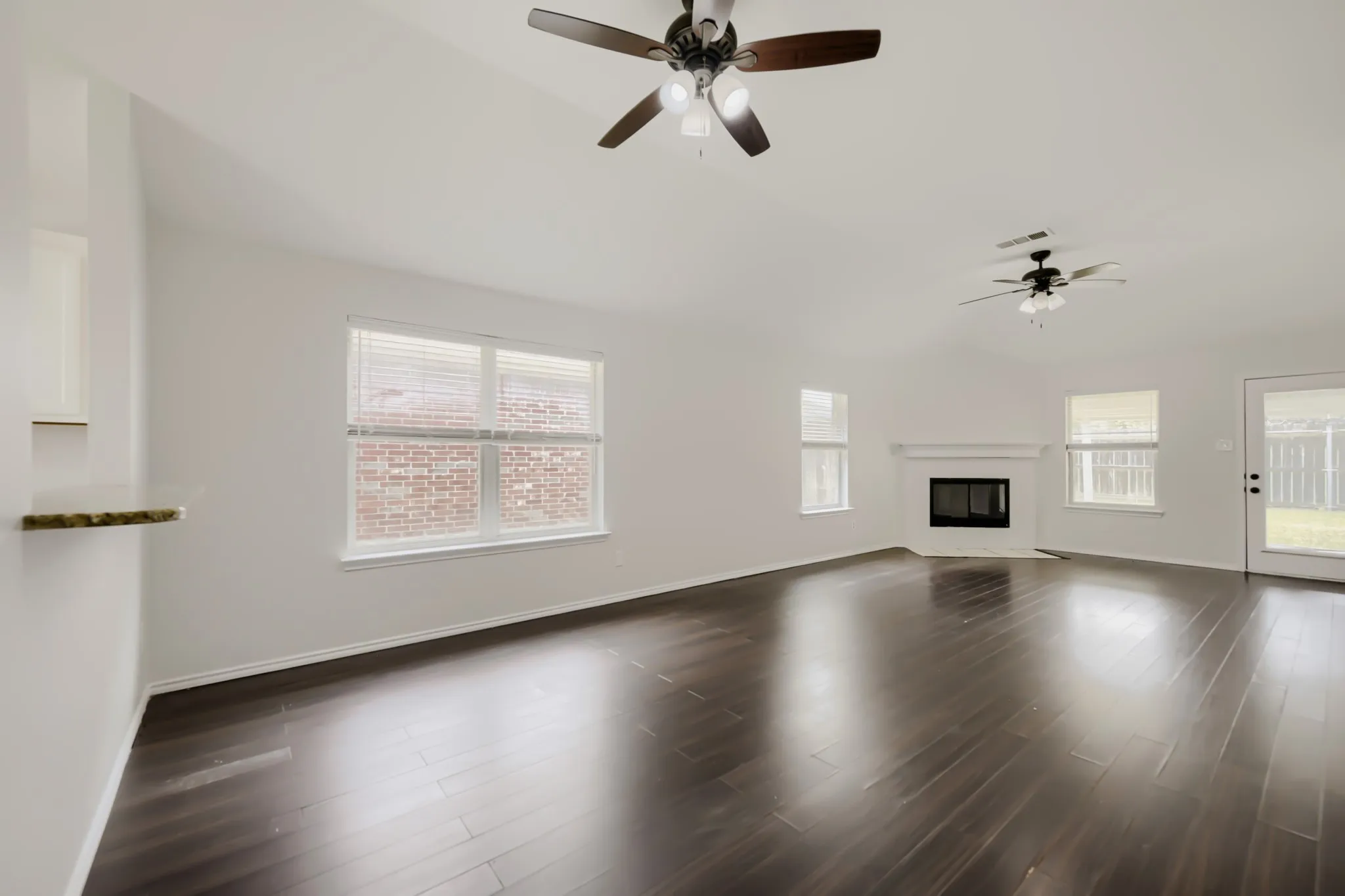 Single Family Residence For Sale in Parker County , 128 Tall Meadow Street, Azle, Texas 76020, 3 Bedroom, 2 Bathroom, 2 Garage spaces, 1,603 Sqft, built in 2006, mls#21256408, Real Estate Agent in Azle, Homes For Sale in Parker county, Homes For Sale in Azle, Realtor in Azle Texas, Real Estate Brokerage Independent Realty Texas, Luminita Cordes Realtor