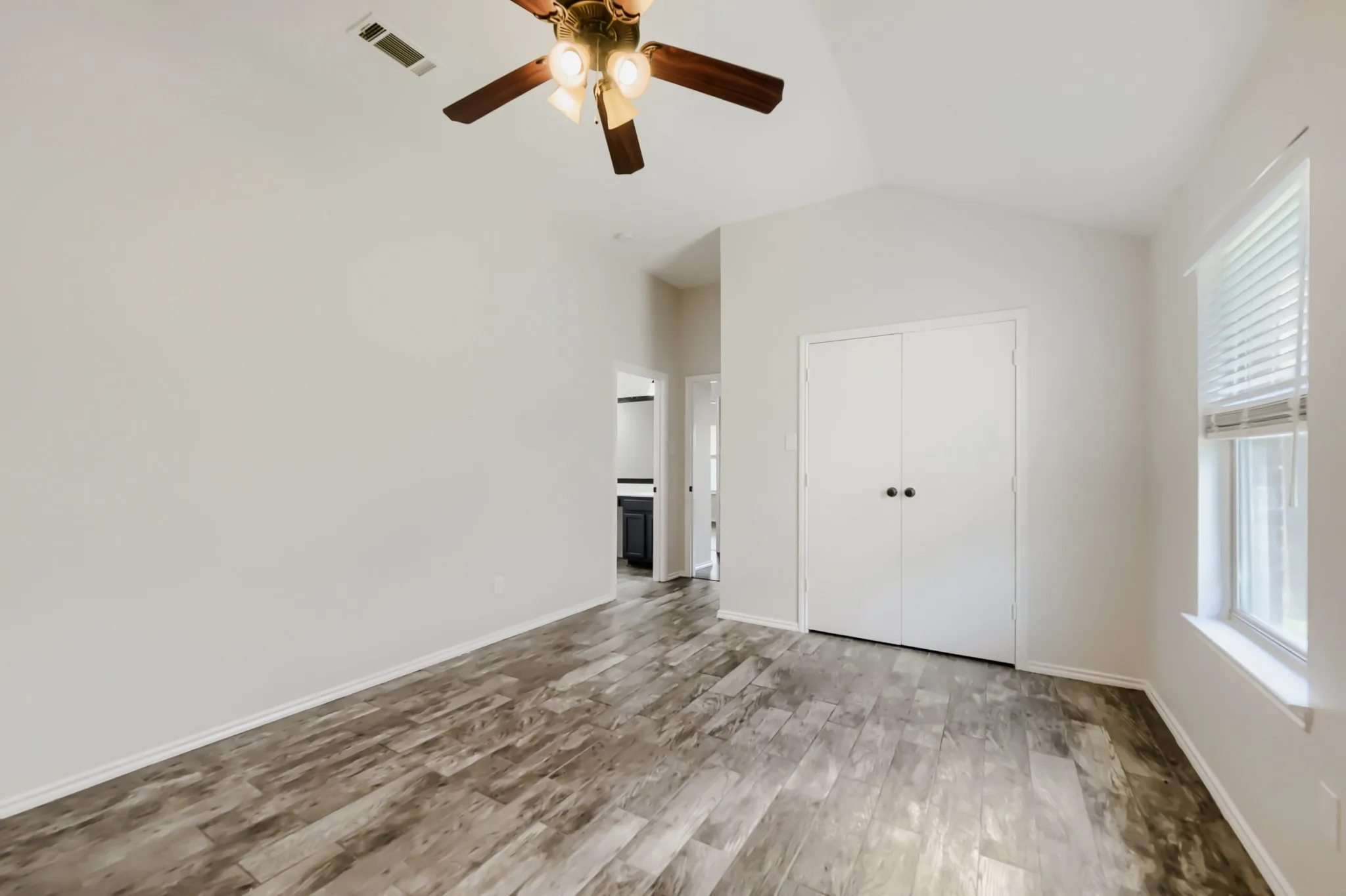 Single Family Residence For Sale in Parker County , 128 Tall Meadow Street, Azle, Texas 76020, 3 Bedroom, 2 Bathroom, 2 Garage spaces, 1,603 Sqft, built in 2006, mls#21256408, Real Estate Agent in Azle, Homes For Sale in Parker county, Homes For Sale in Azle, Realtor in Azle Texas, Real Estate Brokerage Independent Realty Texas, Luminita Cordes Realtor
