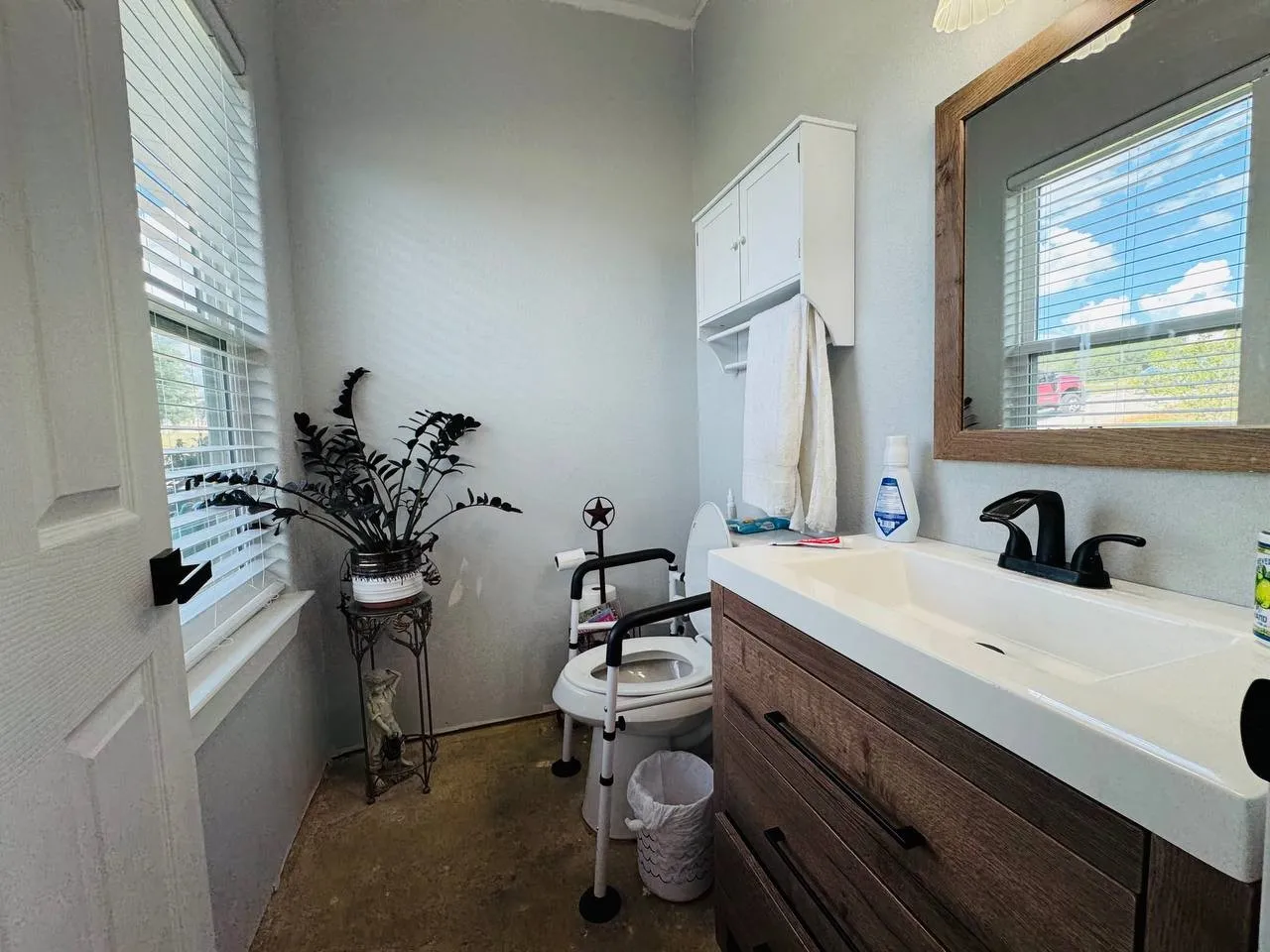 Single Family Residence For Sale in Eastland County , 125 Overlook Drive, Cisco, Texas 76437, 2 Bedroom, 3 Bathroom, 2 Garage spaces, 1,800 Sqft, built in 2020, mls#21289184, Real Estate Agent in Cisco, Homes For Sale in Eastland county, Homes For Sale in Cisco, Realtor in Cisco Texas, Real Estate Brokerage Independent Realty Texas, Luminita Cordes Realtor