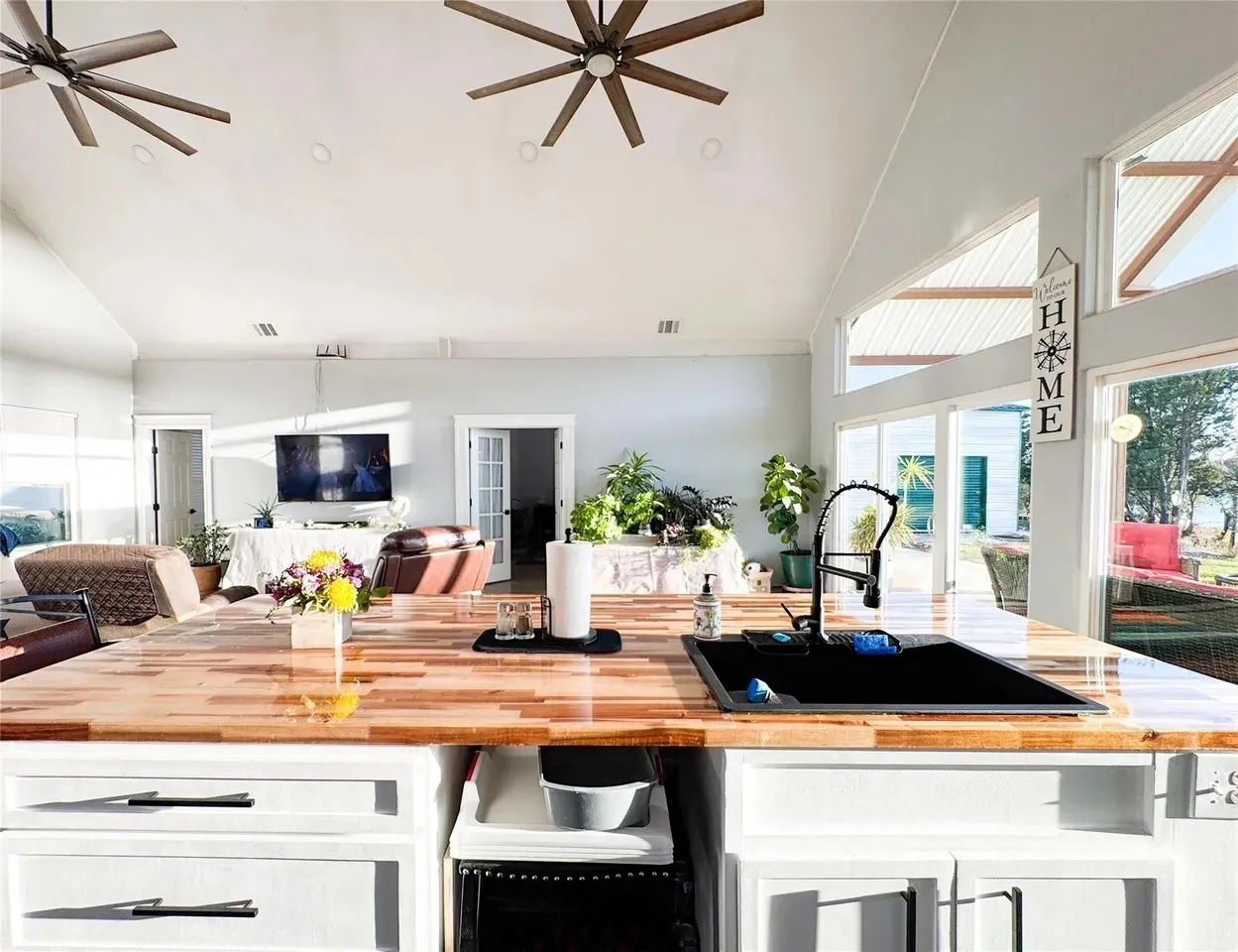 Single Family Residence For Sale in Eastland County , 125 Overlook Drive, Cisco, Texas 76437, 2 Bedroom, 3 Bathroom, 2 Garage spaces, 1,800 Sqft, built in 2020, mls#21289184, Real Estate Agent in Cisco, Homes For Sale in Eastland county, Homes For Sale in Cisco, Realtor in Cisco Texas, Real Estate Brokerage Independent Realty Texas, Luminita Cordes Realtor