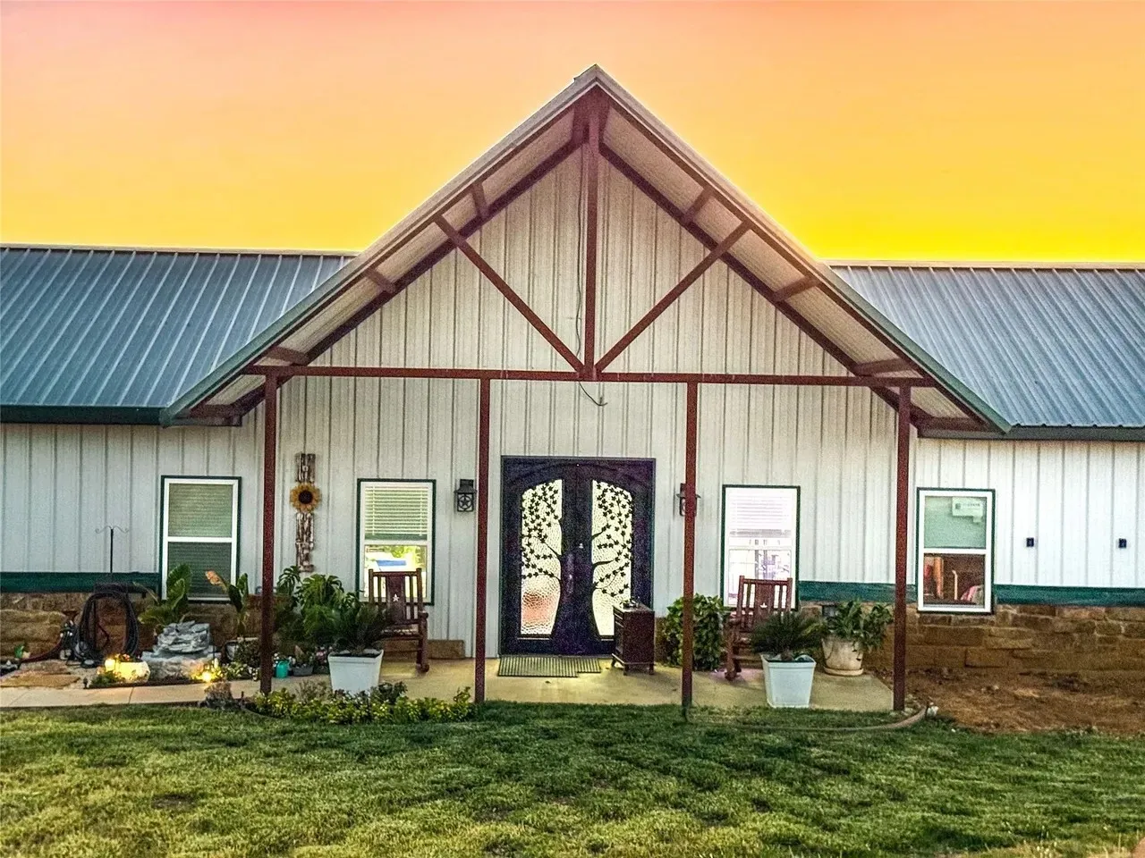 Single Family Residence For Sale in Eastland County , 125 Overlook Drive, Cisco, Texas 76437, 2 Bedroom, 3 Bathroom, 2 Garage spaces, 1,800 Sqft, built in 2020, mls#21289184, Real Estate Agent in Cisco, Homes For Sale in Eastland county, Homes For Sale in Cisco, Realtor in Cisco Texas, Real Estate Brokerage Independent Realty Texas, Luminita Cordes Realtor