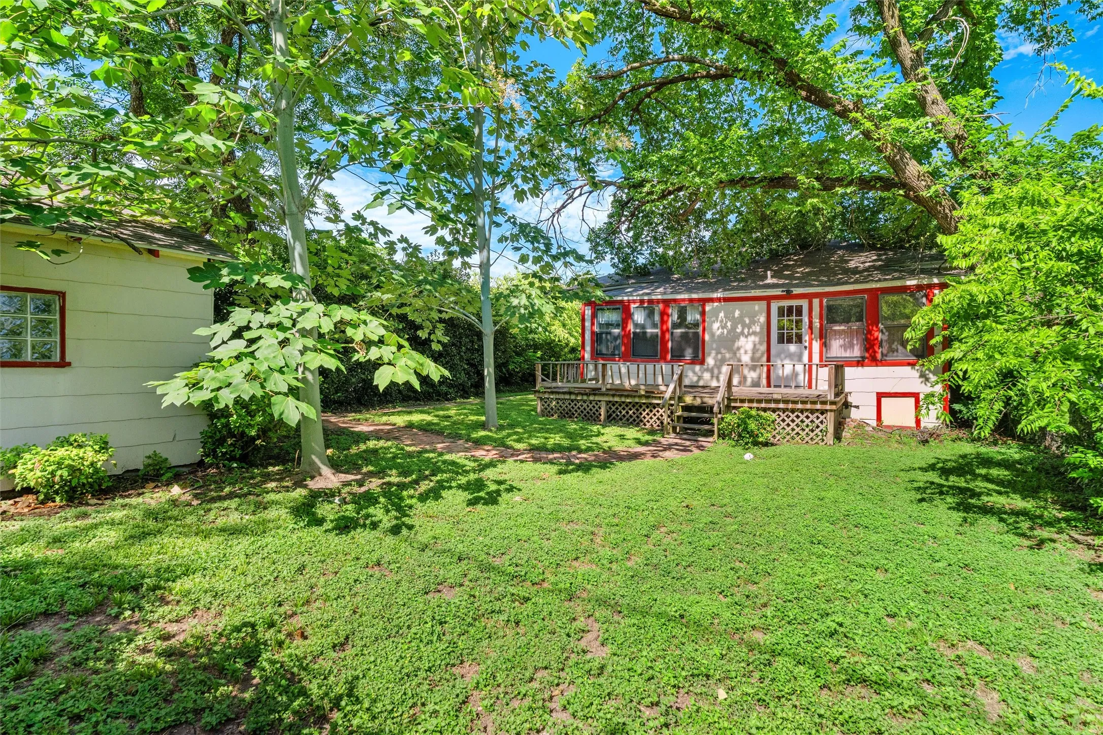Single Family Residence For Sale in Tarrant County , 2231 Hurley Avenue, Fort Worth, Texas 76110, 2 Bedroom, 2 Bathroom, 1 Garage spaces, 1,350 Sqft, built in 1911, mls#21299253, Real Estate Agent in Fort Worth, Homes For Sale in Tarrant county, Homes For Sale in Fort Worth, Realtor in Fort Worth Texas, Real Estate Brokerage Independent Realty Texas, Luminita Cordes Realtor