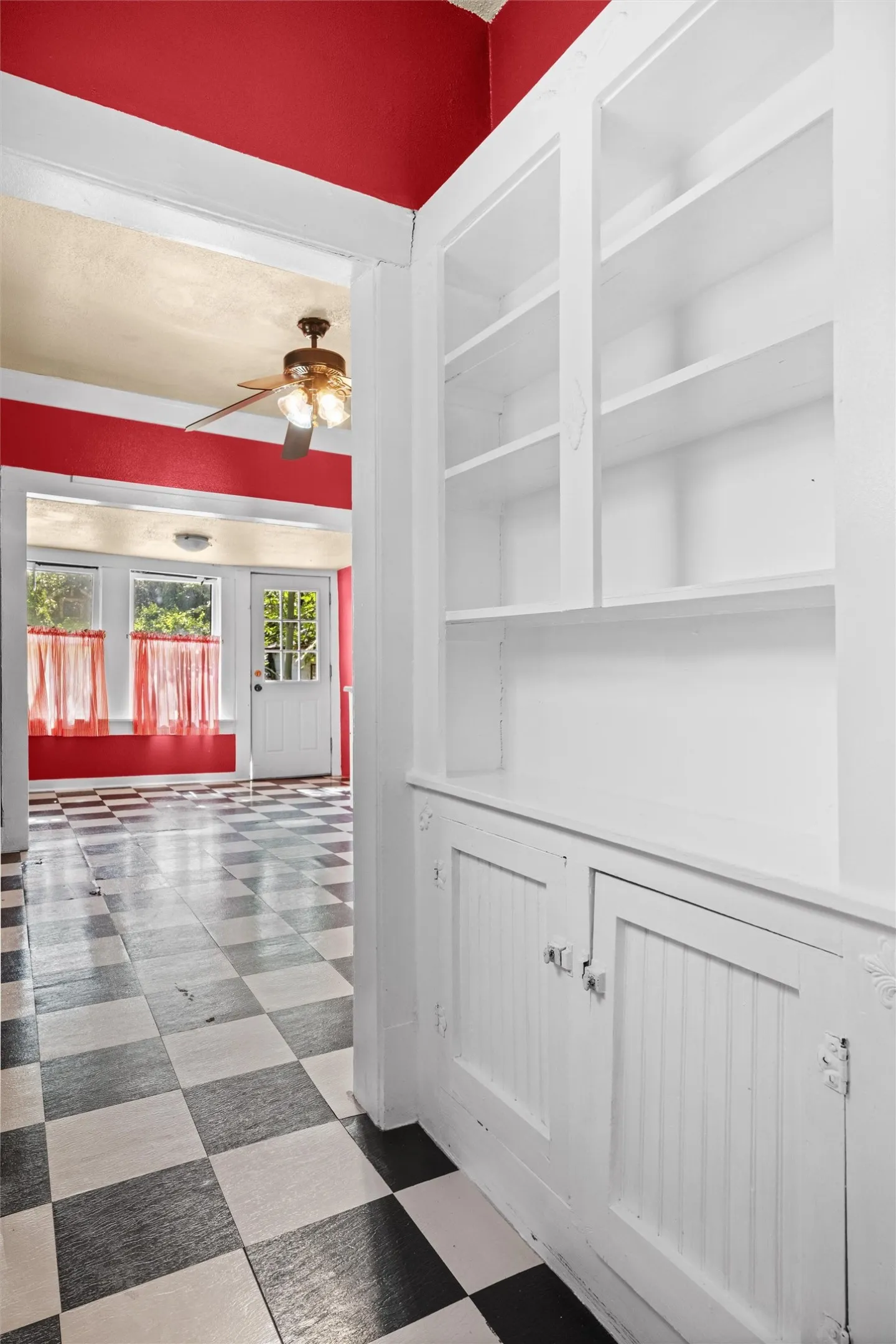 Single Family Residence For Sale in Tarrant County , 2231 Hurley Avenue, Fort Worth, Texas 76110, 2 Bedroom, 2 Bathroom, 1 Garage spaces, 1,350 Sqft, built in 1911, mls#21299253, Real Estate Agent in Fort Worth, Homes For Sale in Tarrant county, Homes For Sale in Fort Worth, Realtor in Fort Worth Texas, Real Estate Brokerage Independent Realty Texas, Luminita Cordes Realtor