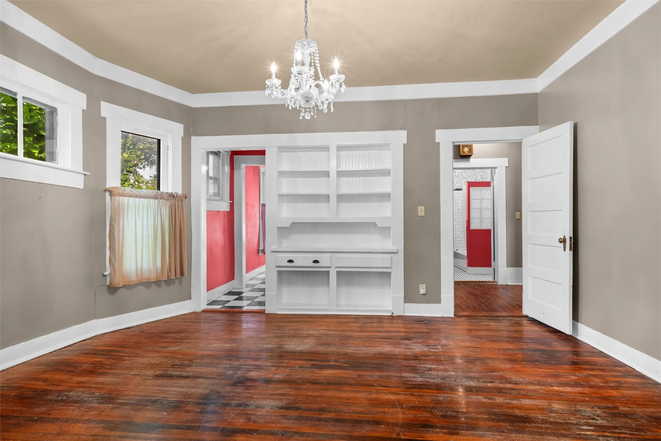 Single Family Residence For Sale in Tarrant County , 2231 Hurley Avenue, Fort Worth, Texas 76110, 2 Bedroom, 2 Bathroom, 1 Garage spaces, 1,350 Sqft, built in 1911, mls#21299253, Real Estate Agent in Fort Worth, Homes For Sale in Tarrant county, Homes For Sale in Fort Worth, Realtor in Fort Worth Texas, Real Estate Brokerage Independent Realty Texas, Luminita Cordes Realtor