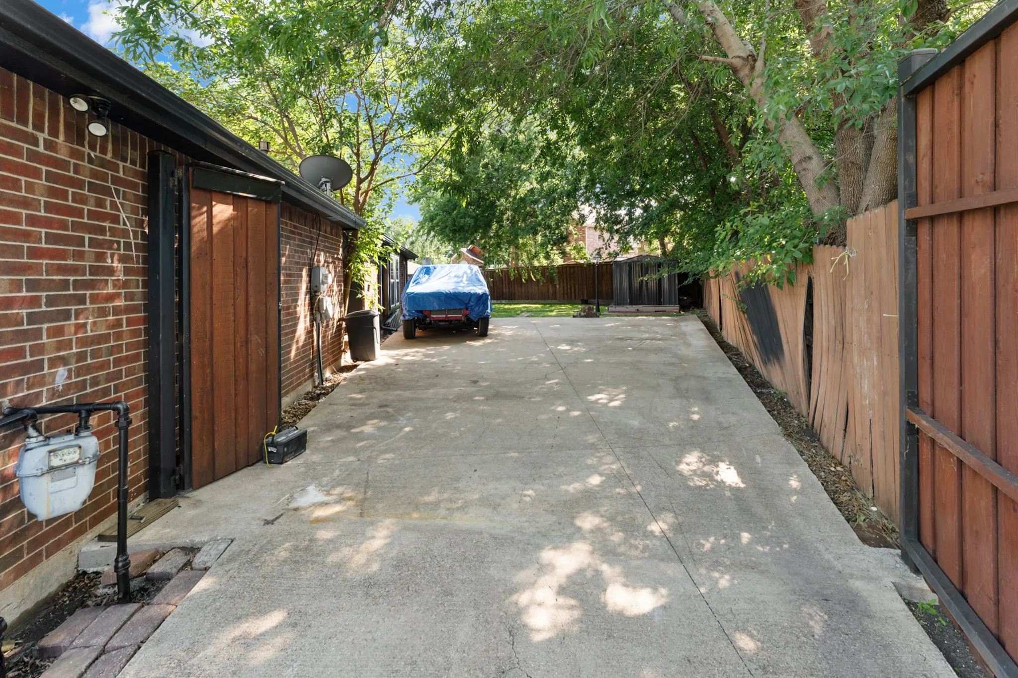 Single Family Residence For Sale in Tarrant County , 3481 Galaway Bay Drive, Grand Prairie, Texas 75052, 3 Bedroom, 2 Bathroom, 1 Garage spaces, 1,812 Sqft, built in 1991, mls#21302569, Real Estate Agent in Grand Prairie, Homes For Sale in Tarrant county, Homes For Sale in Grand Prairie, Realtor in Grand Prairie Texas, Real Estate Brokerage Independent Realty Texas, Luminita Cordes Realtor