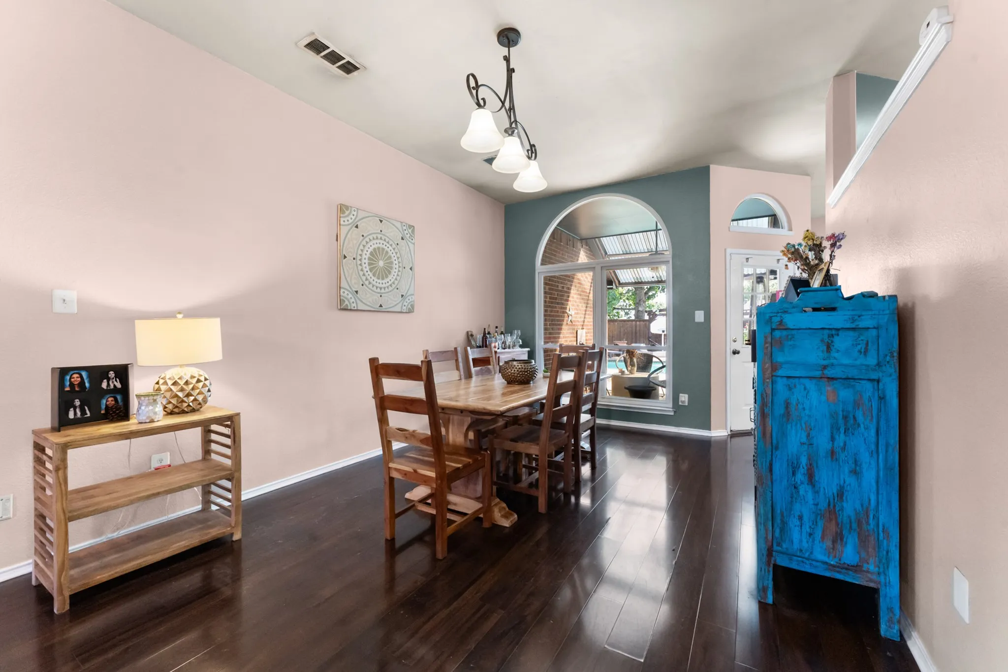 Single Family Residence For Sale in Tarrant County , 3481 Galaway Bay Drive, Grand Prairie, Texas 75052, 3 Bedroom, 2 Bathroom, 1 Garage spaces, 1,812 Sqft, built in 1991, mls#21302569, Real Estate Agent in Grand Prairie, Homes For Sale in Tarrant county, Homes For Sale in Grand Prairie, Realtor in Grand Prairie Texas, Real Estate Brokerage Independent Realty Texas, Luminita Cordes Realtor