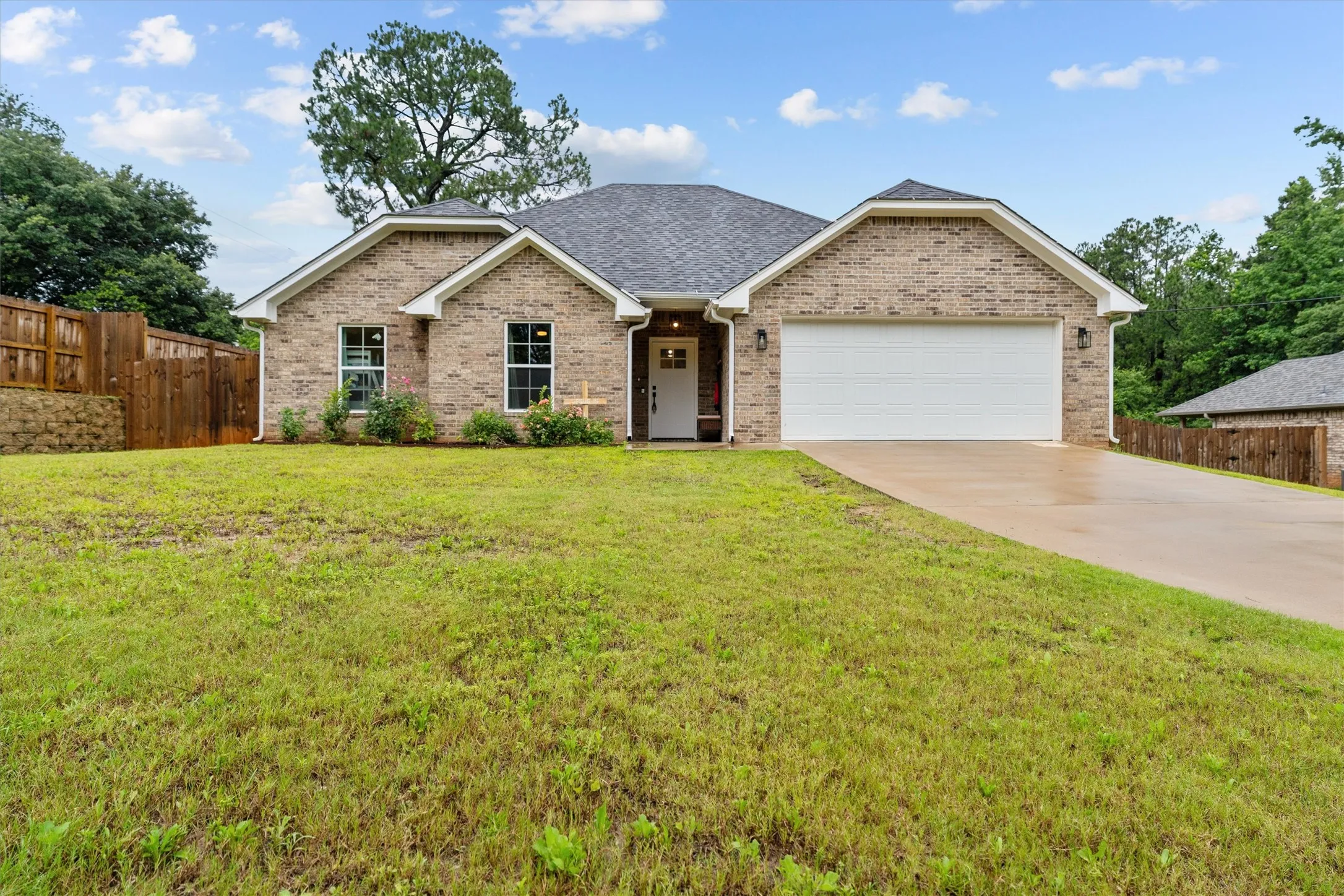 Single Family Residence For Sale in Smith County , 17459 County Road 4108, Lindale, Texas 75771, 3 Bedroom, 2 Bathroom, 2 Garage spaces, 1,531 Sqft, built in 2023, mls#21302564, Real Estate Agent in Lindale, Homes For Sale in Smith county, Homes For Sale in Lindale, Realtor in Lindale Texas, Real Estate Brokerage Independent Realty Texas, Luminita Cordes Realtor