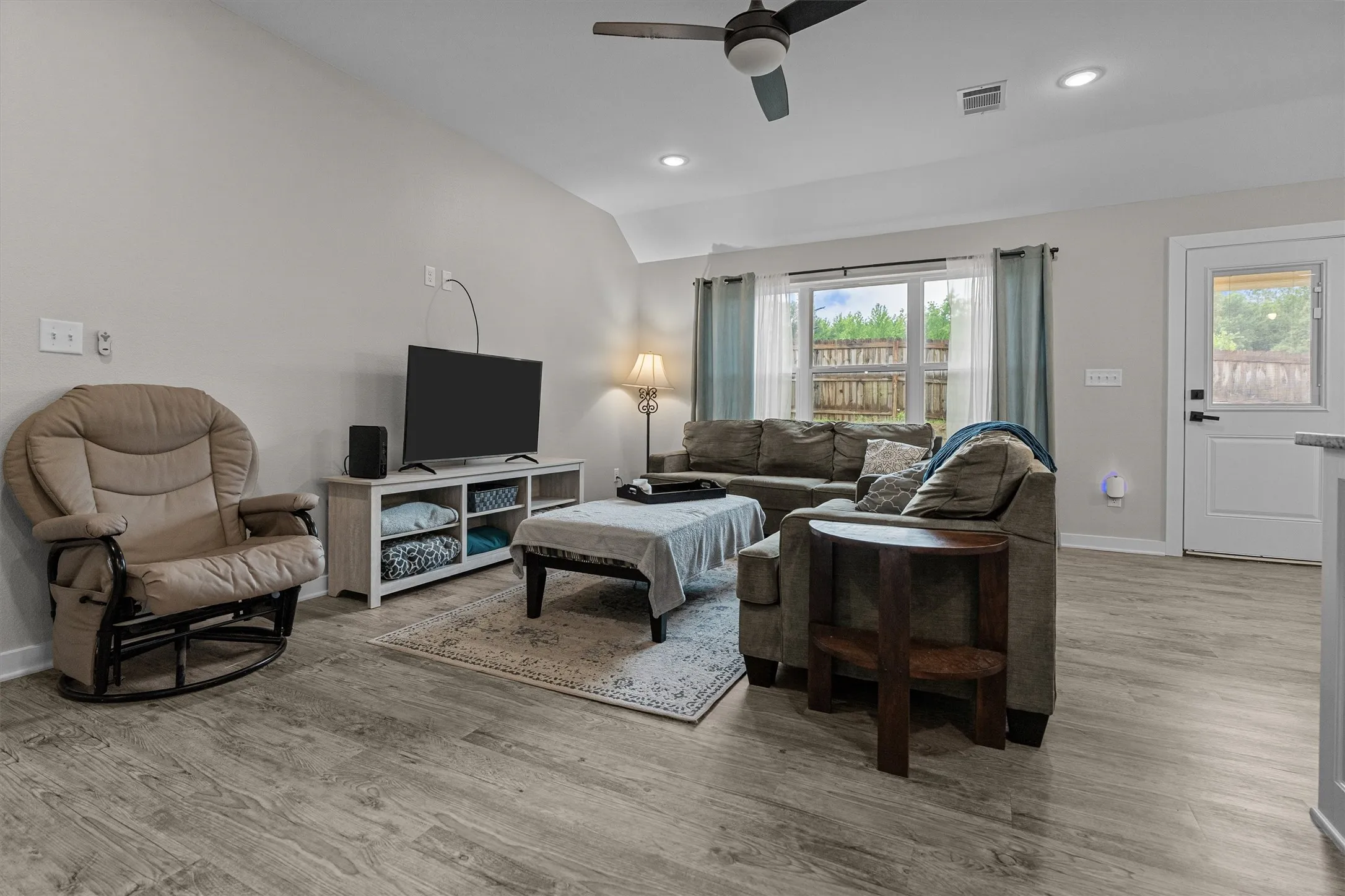 Single Family Residence For Sale in Smith County , 17459 County Road 4108, Lindale, Texas 75771, 3 Bedroom, 2 Bathroom, 2 Garage spaces, 1,531 Sqft, built in 2023, mls#21302564, Real Estate Agent in Lindale, Homes For Sale in Smith county, Homes For Sale in Lindale, Realtor in Lindale Texas, Real Estate Brokerage Independent Realty Texas, Luminita Cordes Realtor