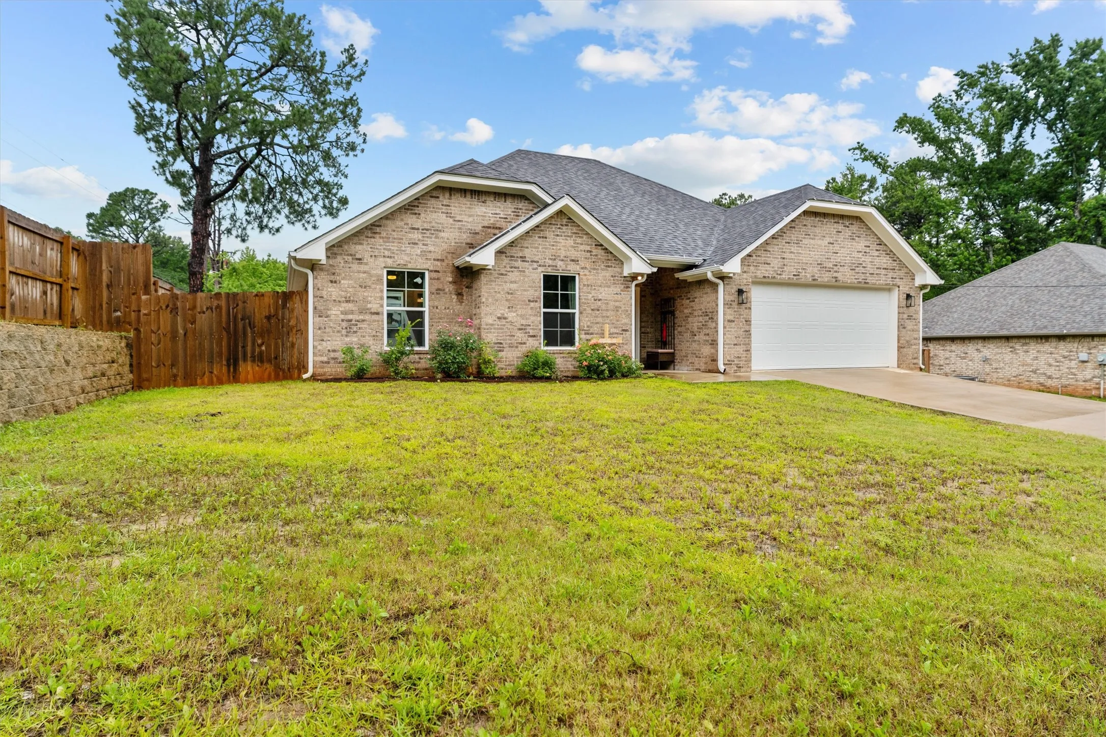 Single Family Residence For Sale in Smith County , 17459 County Road 4108, Lindale, Texas 75771, 3 Bedroom, 2 Bathroom, 2 Garage spaces, 1,531 Sqft, built in 2023, mls#21302564, Real Estate Agent in Lindale, Homes For Sale in Smith county, Homes For Sale in Lindale, Realtor in Lindale Texas, Real Estate Brokerage Independent Realty Texas, Luminita Cordes Realtor