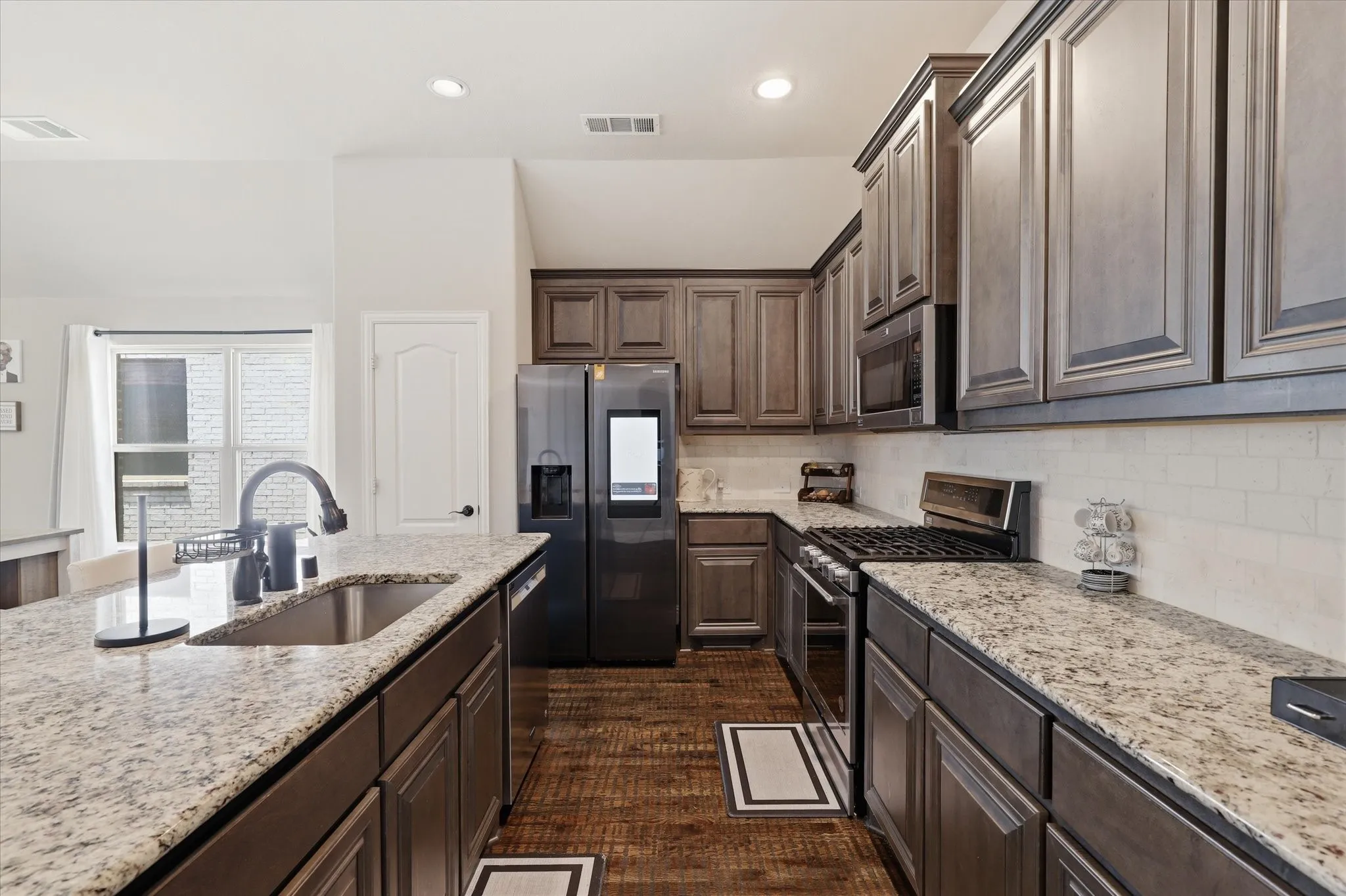 Single Family Residence For Sale in Denton County , 6038 Priory Drive, Celina, Texas 76227, 4 Bedroom, 2 Bathroom, 2 Garage spaces, 1,957 Sqft, built in 2021, mls#21301019, Real Estate Agent in Celina, Homes For Sale in Denton county, Homes For Sale in Celina, Realtor in Celina Texas, Real Estate Brokerage Independent Realty Texas, Luminita Cordes Realtor
