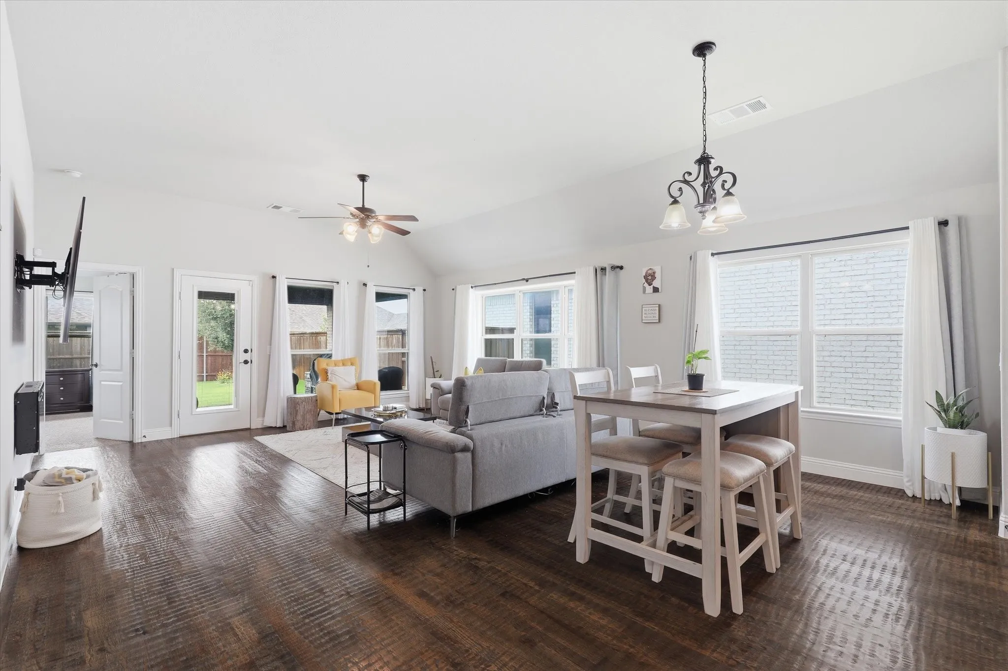 Single Family Residence For Sale in Denton County , 6038 Priory Drive, Celina, Texas 76227, 4 Bedroom, 2 Bathroom, 2 Garage spaces, 1,957 Sqft, built in 2021, mls#21301019, Real Estate Agent in Celina, Homes For Sale in Denton county, Homes For Sale in Celina, Realtor in Celina Texas, Real Estate Brokerage Independent Realty Texas, Luminita Cordes Realtor