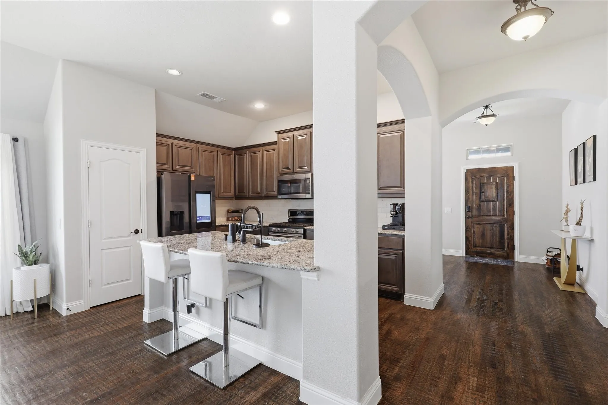 Single Family Residence For Sale in Denton County , 6038 Priory Drive, Celina, Texas 76227, 4 Bedroom, 2 Bathroom, 2 Garage spaces, 1,957 Sqft, built in 2021, mls#21301019, Real Estate Agent in Celina, Homes For Sale in Denton county, Homes For Sale in Celina, Realtor in Celina Texas, Real Estate Brokerage Independent Realty Texas, Luminita Cordes Realtor
