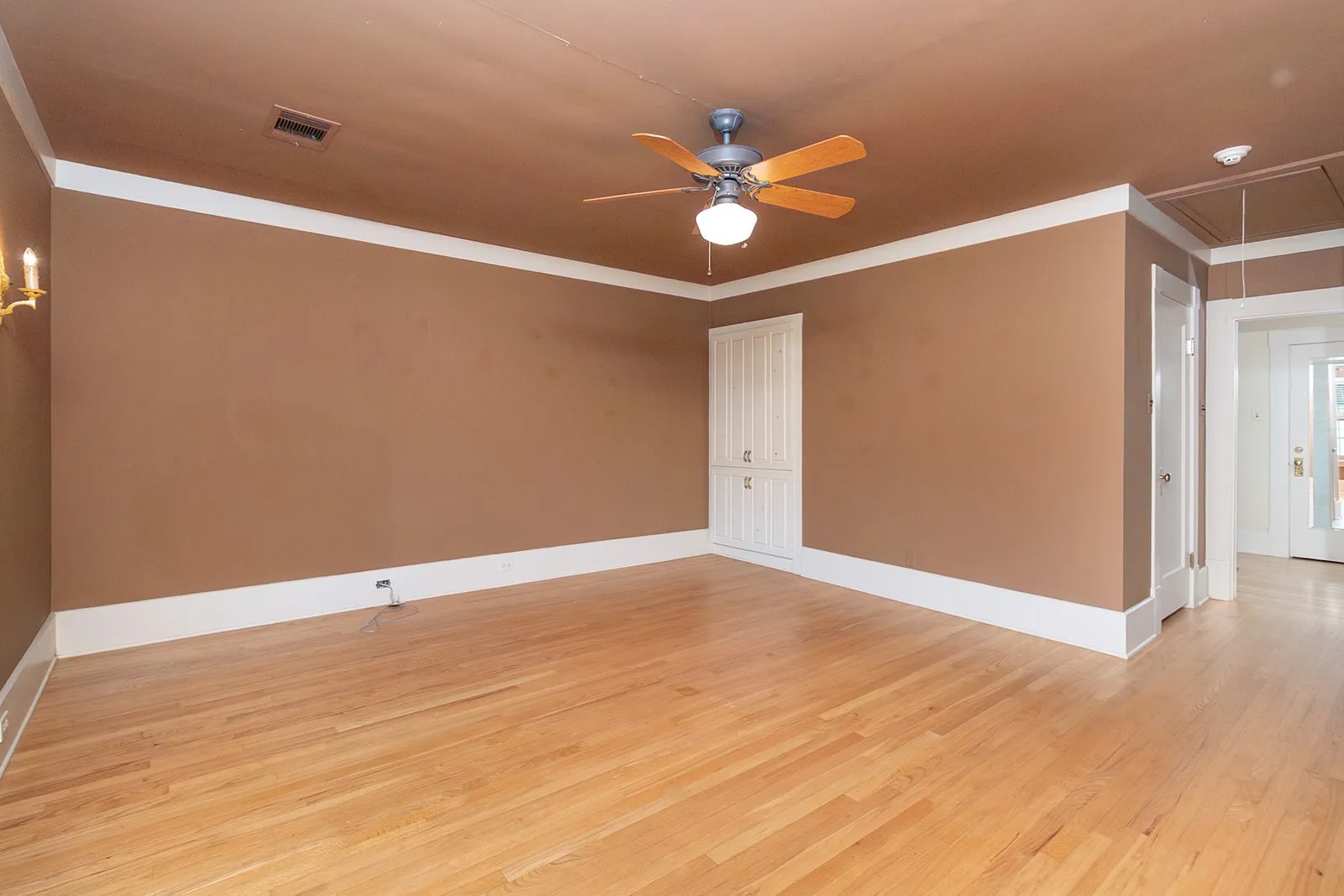 Single Family Residence For Sale in Mc Culloch County , 902 Crothers Avenue, Brady, Texas 76825, 5 Bedroom, 5 Bathroom, Garage spaces, 4,190 Sqft, built in 1916, mls#21302566, Real Estate Agent in Brady, Homes For Sale in Mc Culloch county, Homes For Sale in Brady, Realtor in Brady Texas, Real Estate Brokerage Independent Realty Texas, Luminita Cordes Realtor