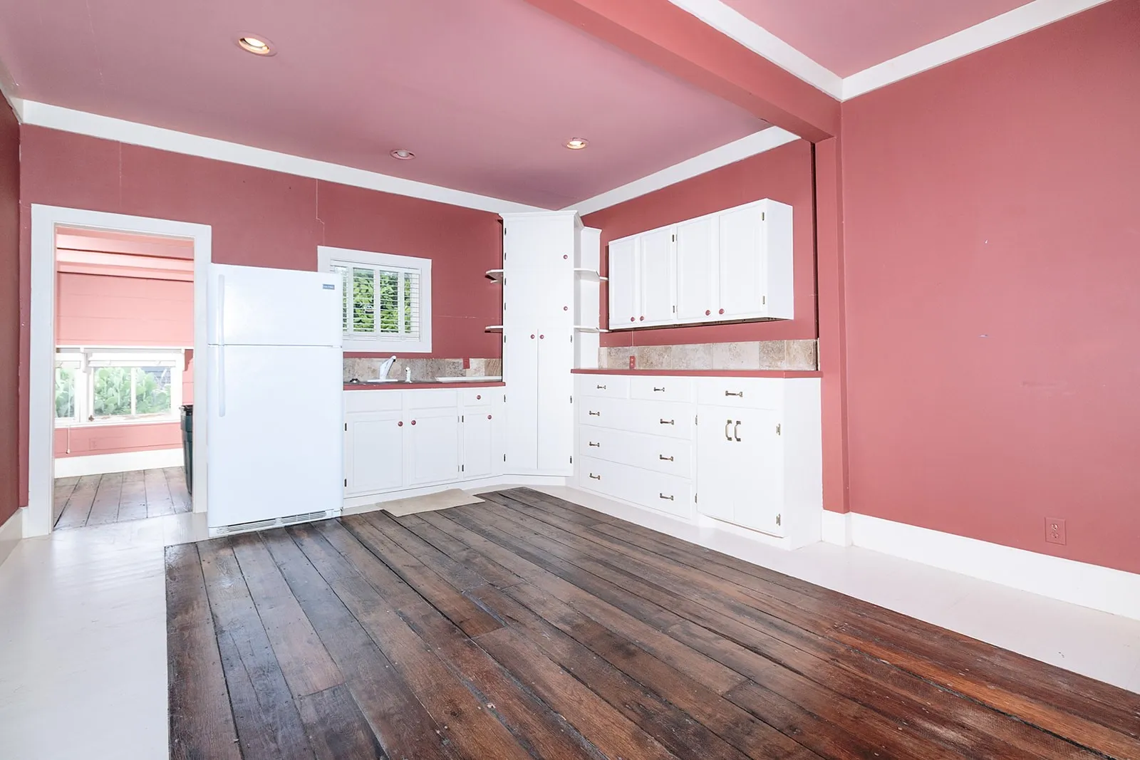 Single Family Residence For Sale in Mc Culloch County , 902 Crothers Avenue, Brady, Texas 76825, 5 Bedroom, 5 Bathroom, Garage spaces, 4,190 Sqft, built in 1916, mls#21302566, Real Estate Agent in Brady, Homes For Sale in Mc Culloch county, Homes For Sale in Brady, Realtor in Brady Texas, Real Estate Brokerage Independent Realty Texas, Luminita Cordes Realtor